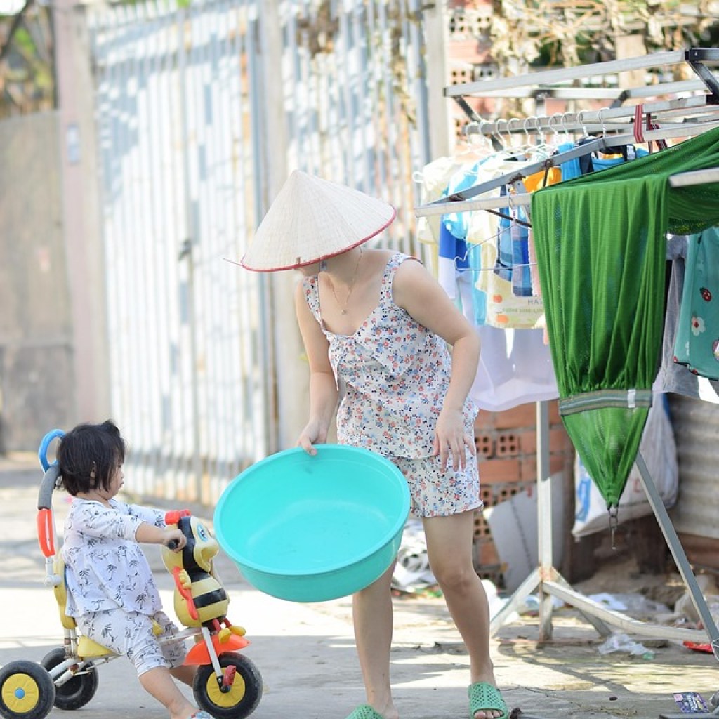 Mom Guilt: How to Conquer It and Prioritize Your Well-Being Mom Guilt: How to Conquer It and Prioritize Your Well-Being
