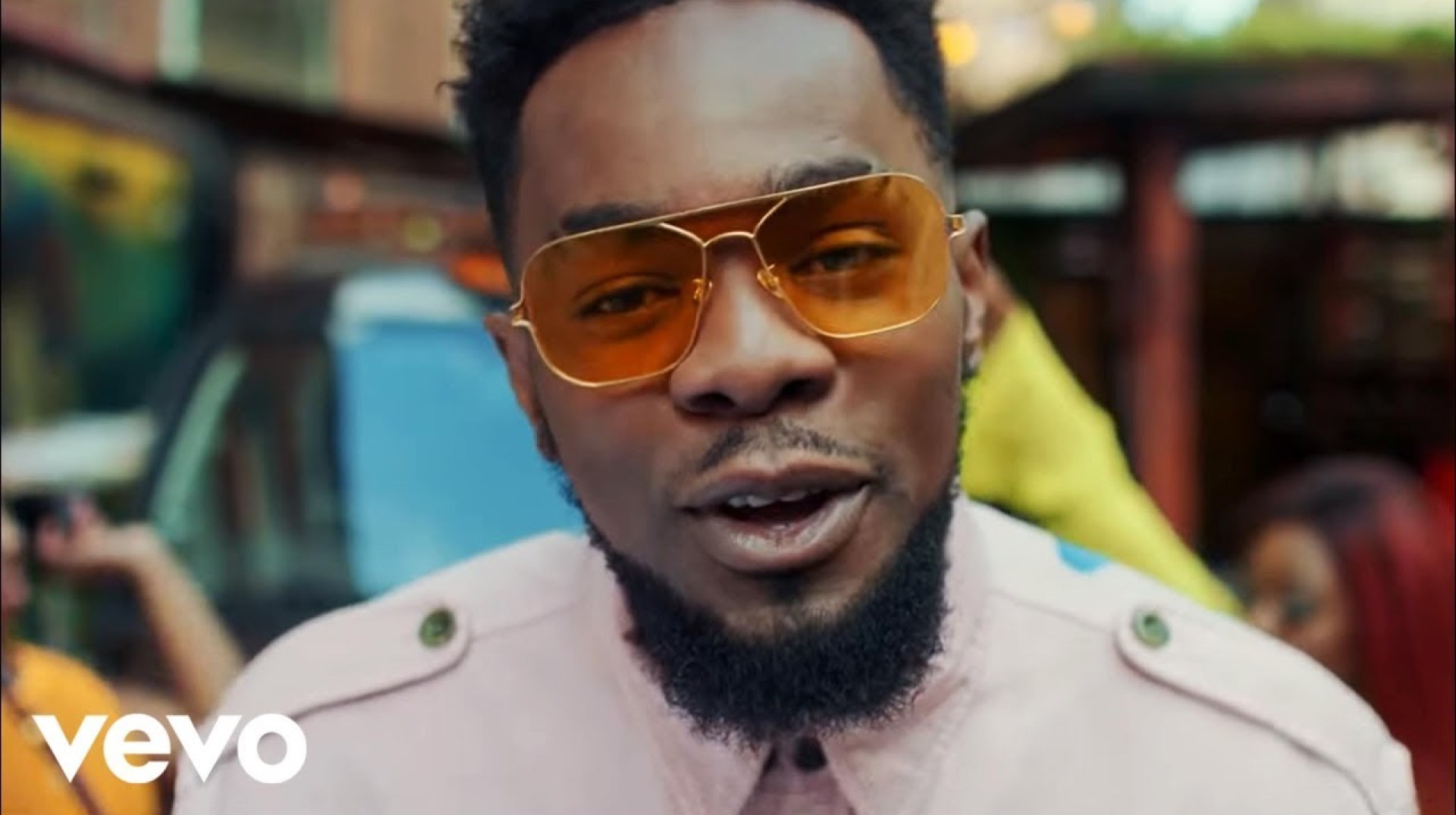 Patoranking – Suh Different (Official Video) Patoranking – Suh Different (Official Video)
