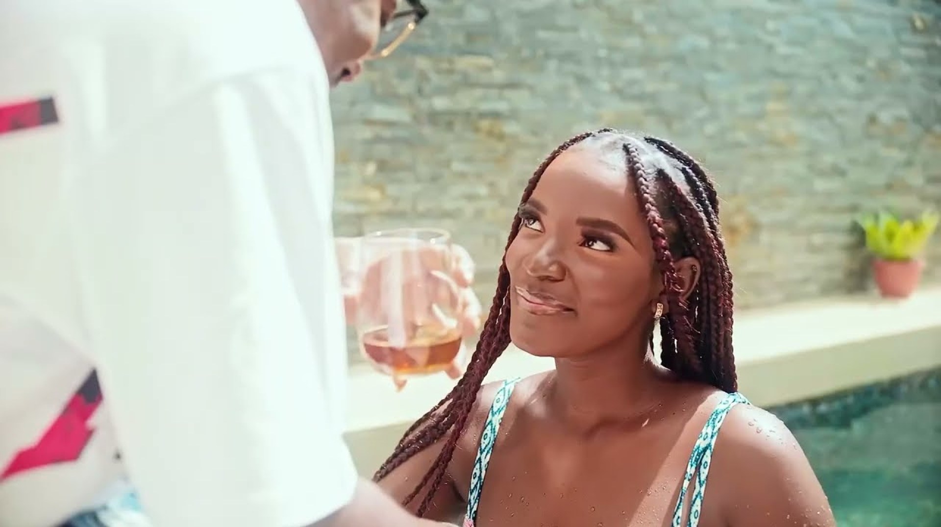 Cleo Grae – Toxic ft Magasco (Official Video) Cleo Grae – Toxic ft Magasco (Official Video)
