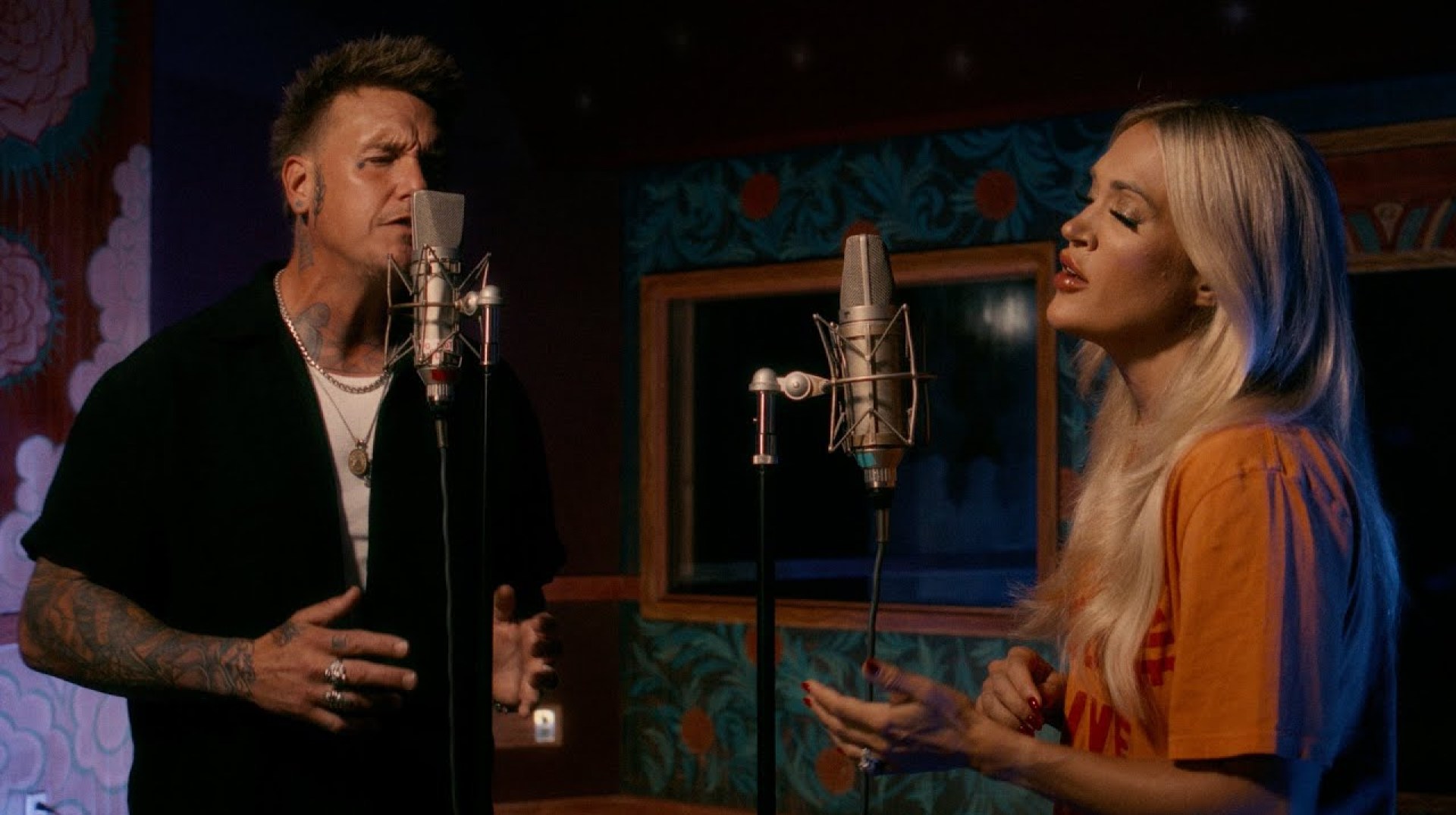 Papa Roach & Carrie Underwood – Leave A Light On (Talk Away The Dark) Papa Roach & Carrie Underwood – Leave A Light On (Talk Away The Dark)