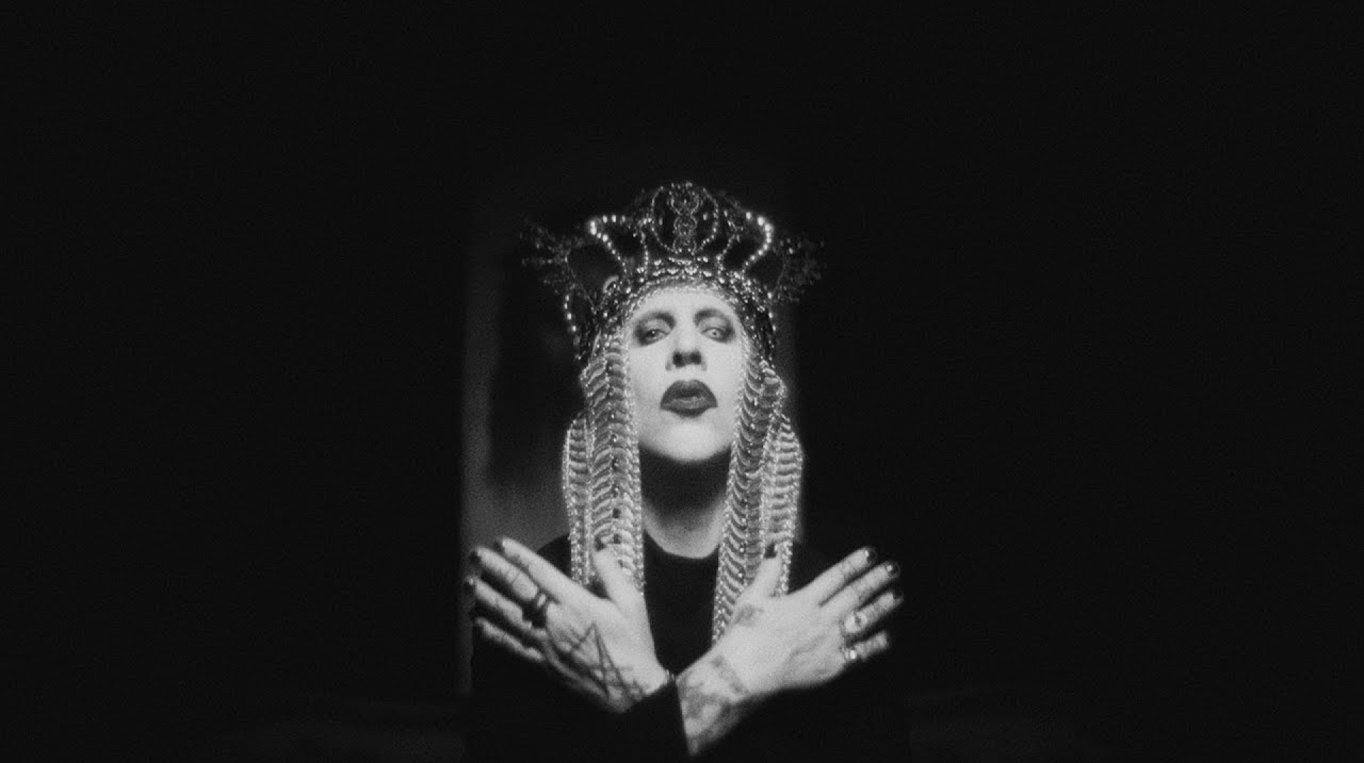 Marilyn Manson – Sacrilegious (Music Video) Marilyn Manson – Sacrilegious (Music Video)
