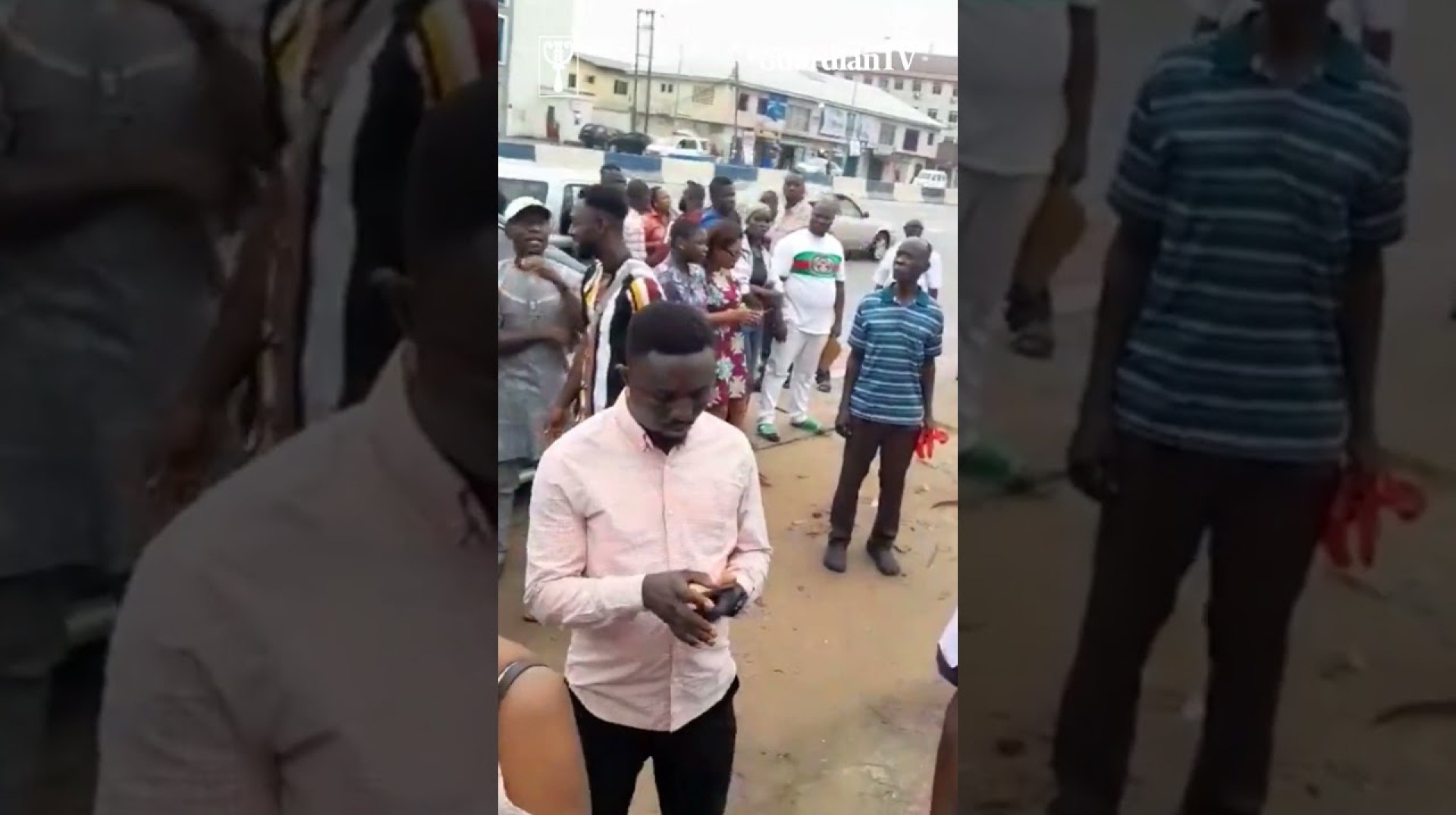 Crowd storms MTN Offices over Telecom’s sudden blockage of Phone Numbers without prior warning Crowd storms MTN Offices over Telecom’s sudden blockage of Phone Numbers without prior warning