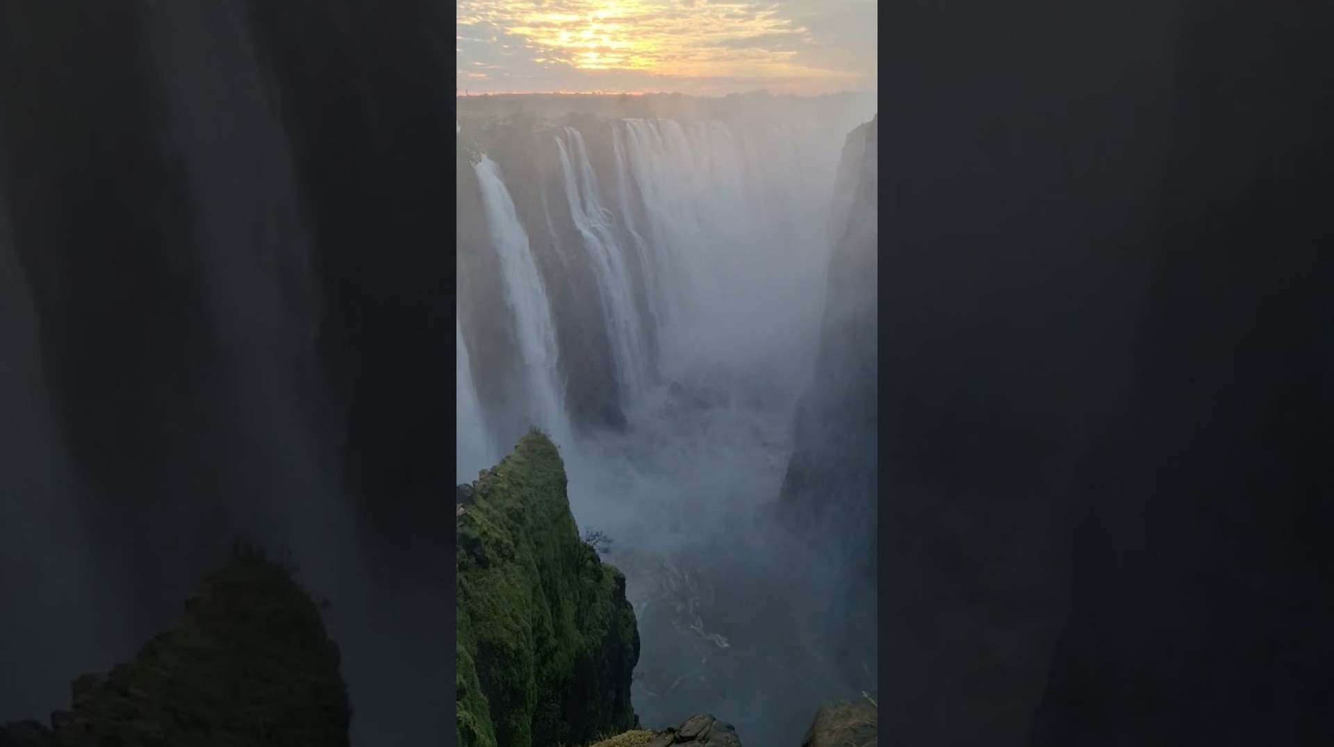 Victoria Falls – 7 Natural Wonders of the World – Zimbabwe & Zambia Victoria Falls – 7 Natural Wonders of the World – Zimbabwe & Zambia