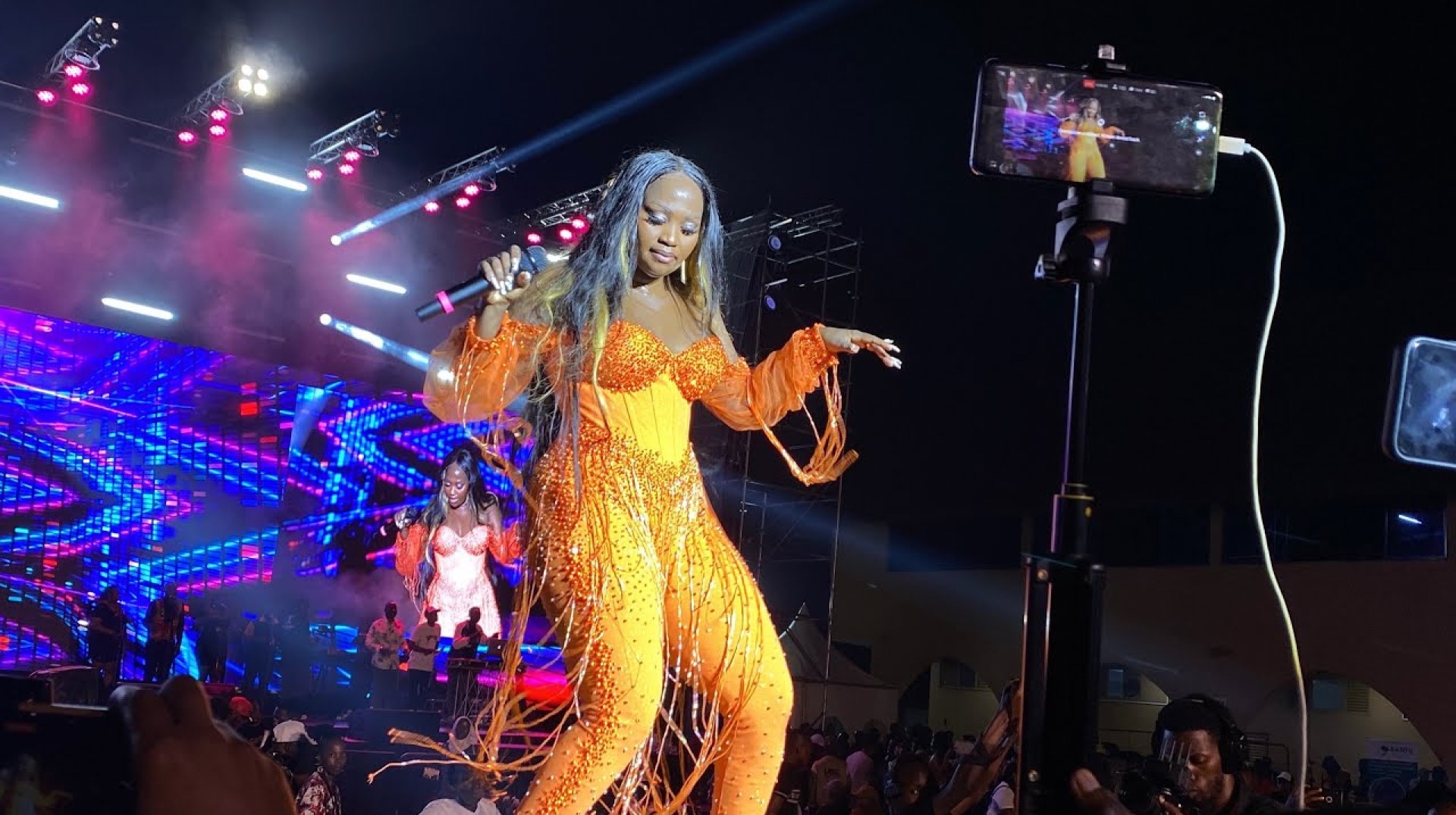 Carol Nantongo ayimbye akayimba ka Oliwa nekasitula abantu mu ntebe Ku concert ye Ku Africana hotel Carol Nantongo ayimbye akayimba ka Oliwa nekasitula abantu mu ntebe Ku concert ye Ku Africana hotel