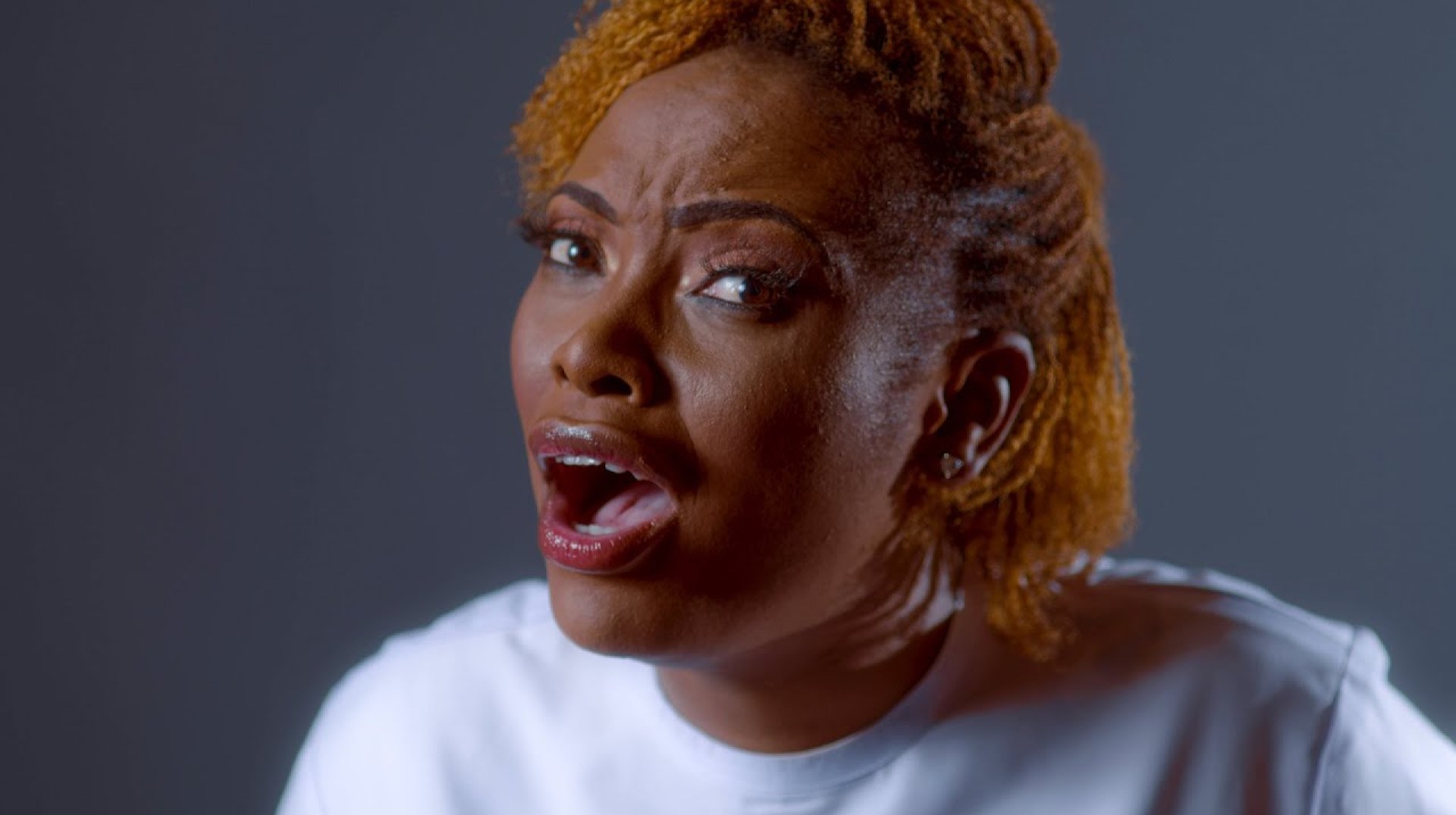 Christine Nkole – Naikoselesha (Visualizer) Christine Nkole – Naikoselesha (Visualizer)