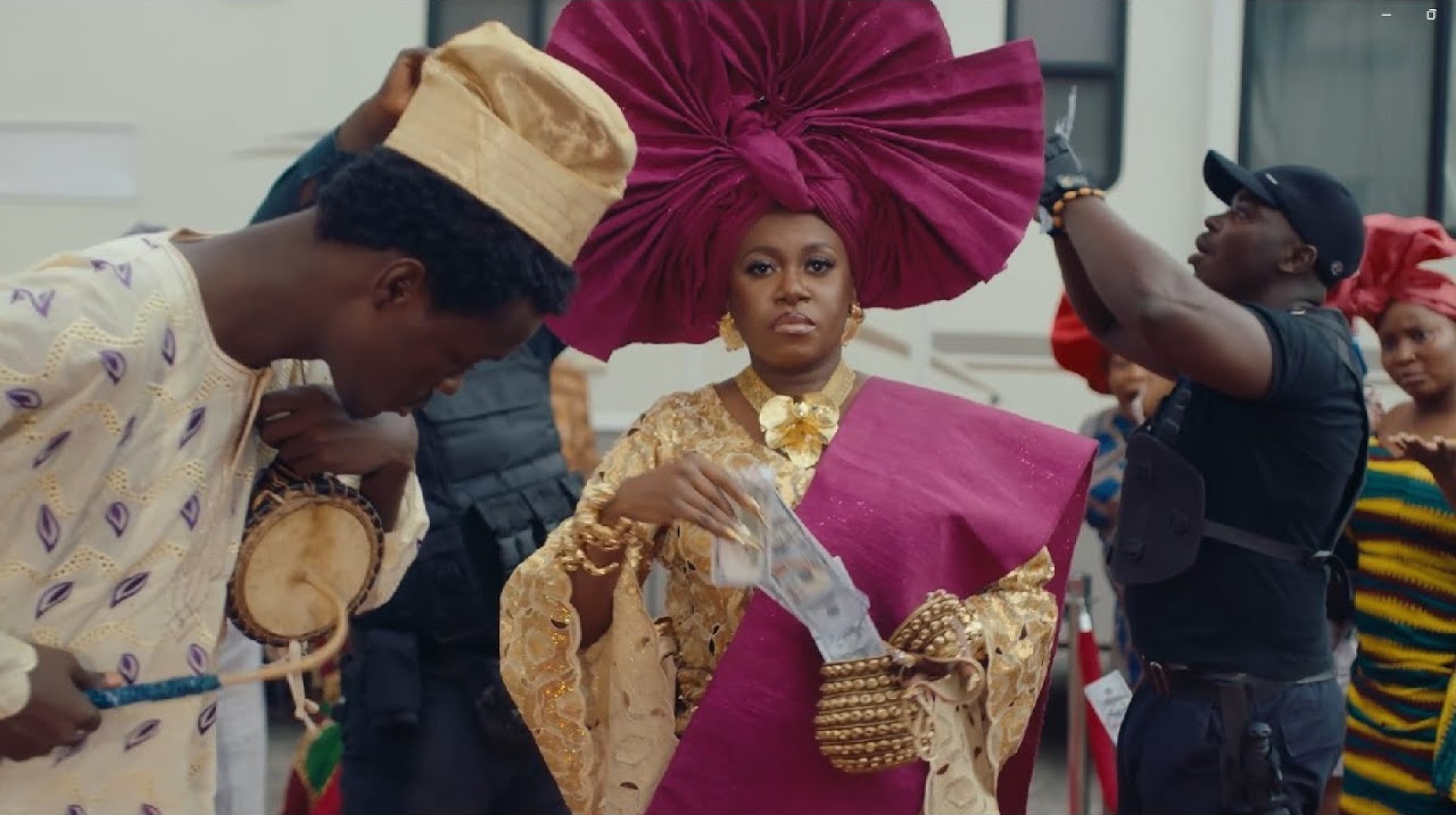 NINIOLA – ALL EYES ON ME (OFFICIAL VIDEO) NINIOLA – ALL EYES ON ME (OFFICIAL VIDEO)