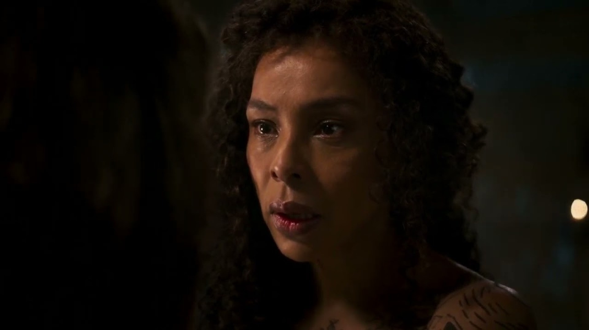 The Wheel of Time 1×06 / Kiss Scene — Moiraine and Siuan (Rosamund Pike and Sophie Okonedo) The Wheel of Time 1×06 / Kiss Scene — Moiraine and Siuan (Rosamund Pike and Sophie Okonedo)