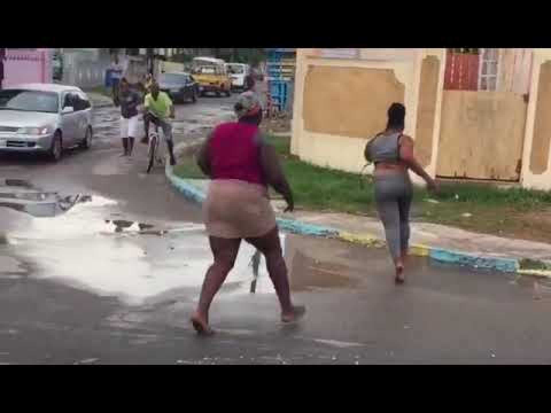 2 big woman fighting over man in jamaica must watch video 2 big woman fighting over man in jamaica must watch video