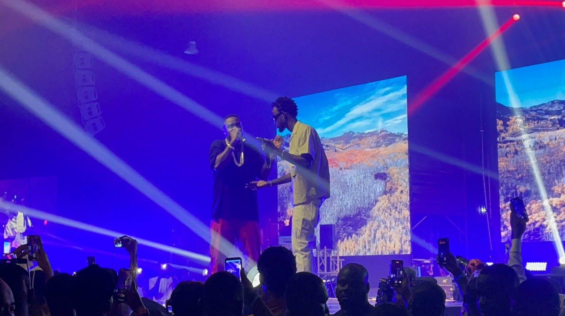 Black Sherif joins Sarkodie on stage at rapperholic X. Woooooow Black Sherif joins Sarkodie on stage at rapperholic X. Woooooow