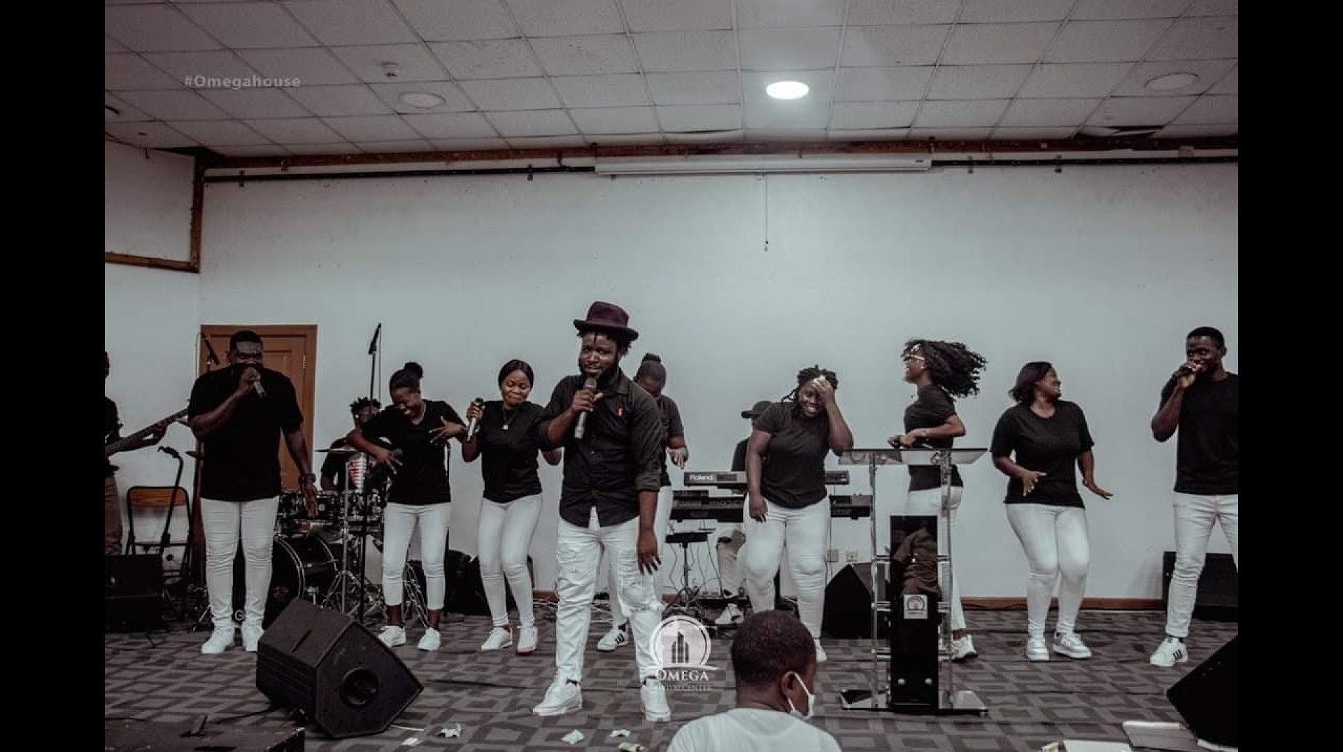 mac frank singing in a Ghanaian local dialect #Ghworship #amazingworshipmoments mac frank singing in a Ghanaian local dialect #Ghworship #amazingworshipmoments