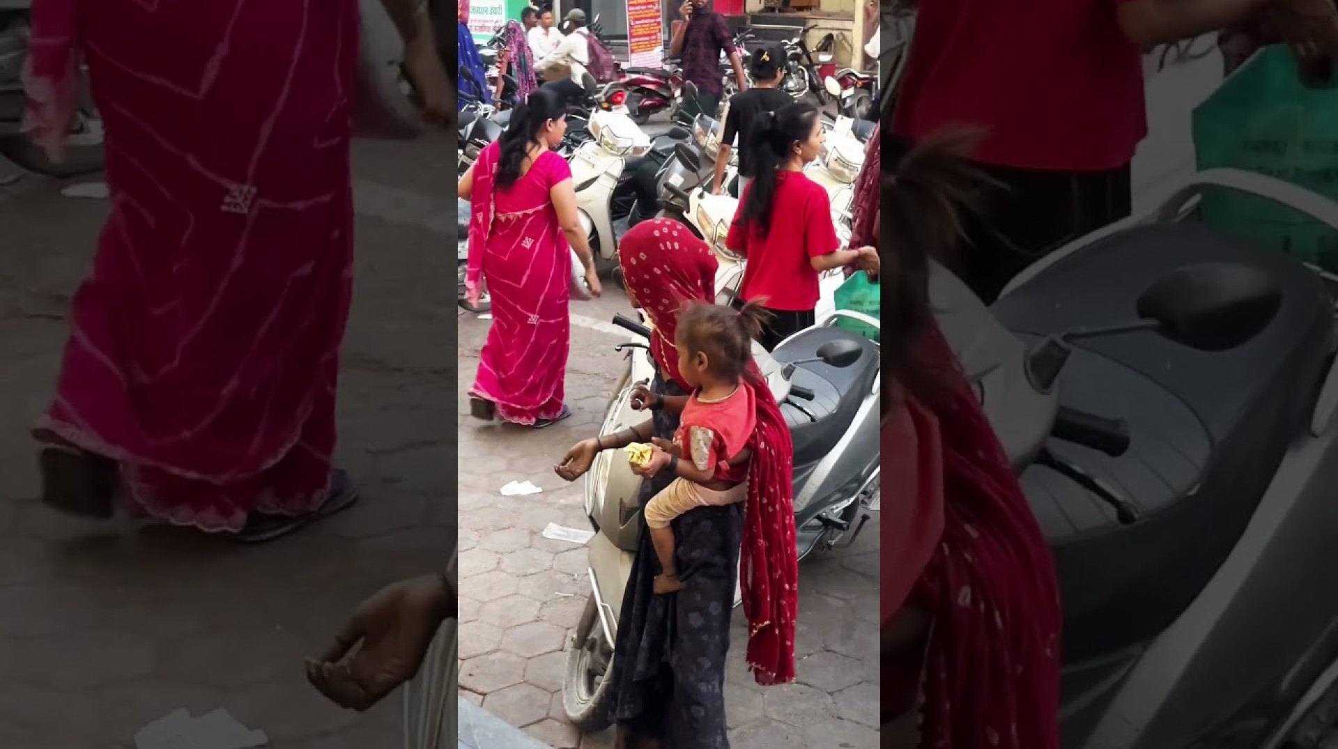 Giving Food To Poor People | Helping Poor People | Poor People Help Video | Helping Video #shorts Giving Food To Poor People | Helping Poor People | Poor People Help Video | Helping Video #shorts
