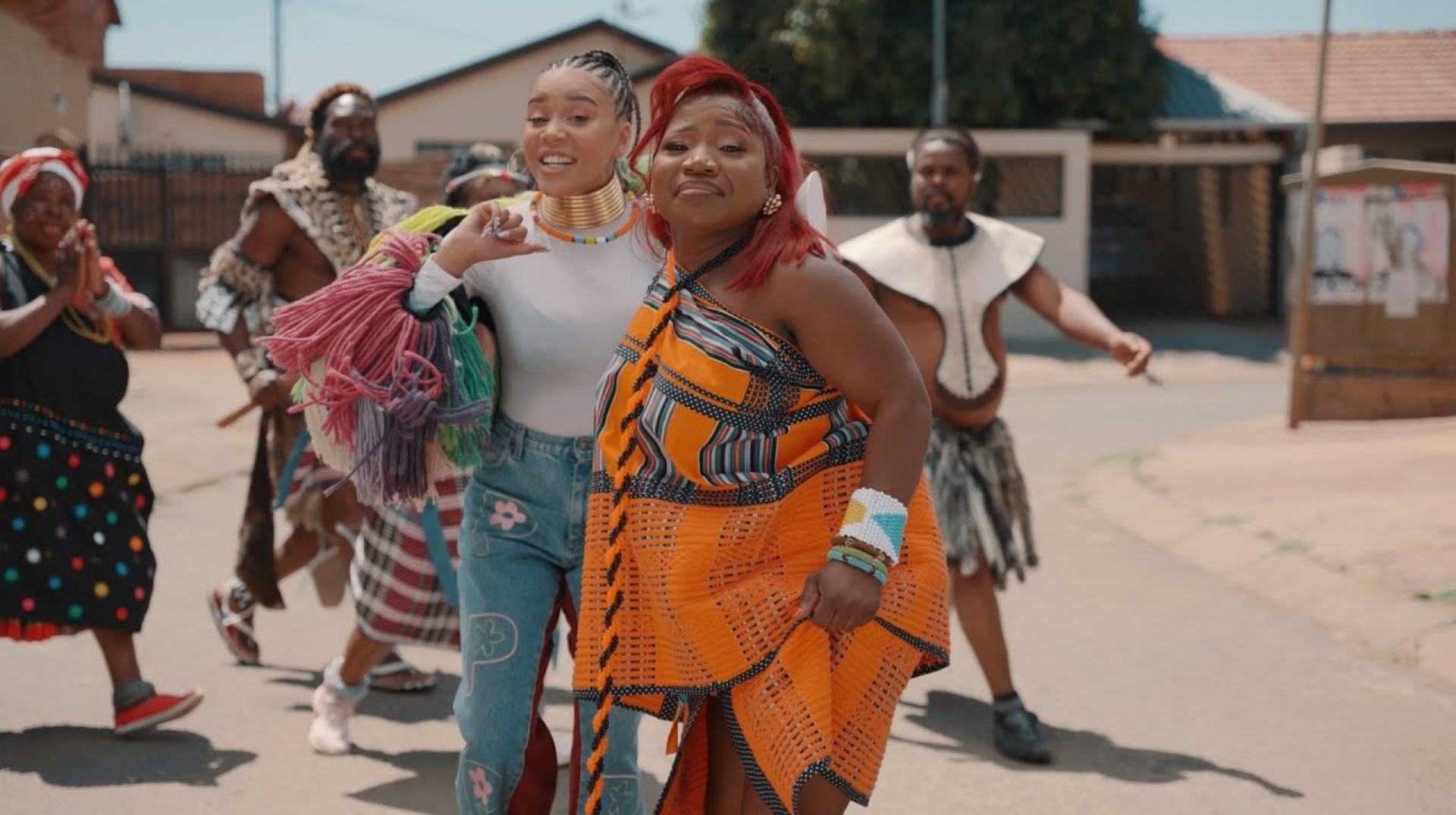 Sho Madjozi, Makhadzi and Ugatsheni – Ndi Rine (Official Music Video) Sho Madjozi, Makhadzi and Ugatsheni – Ndi Rine (Official Music Video)