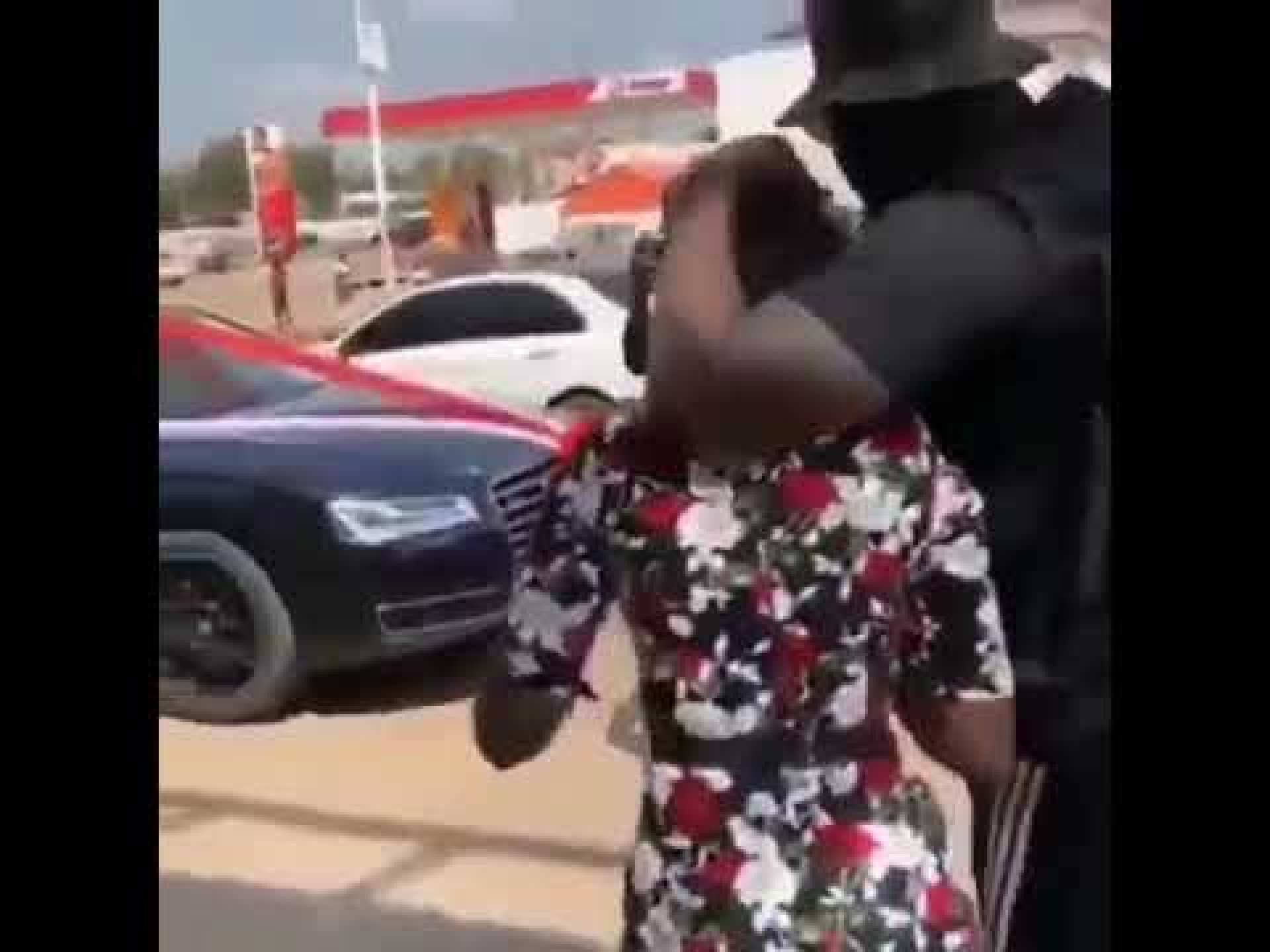 Ghanaian actress Fella Makafui gets new car from her rapper Boyfriend 'Medikal' Ghanaian actress Fella Makafui gets new car from her rapper Boyfriend 'Medikal'
