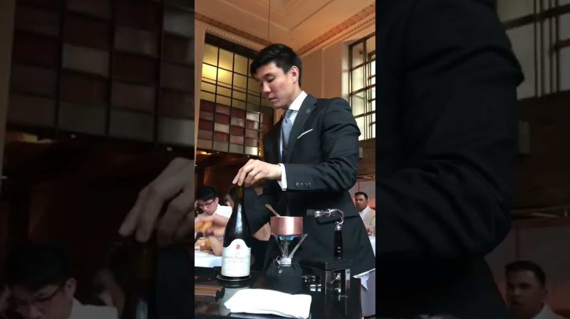 Opening Wine at Eleven Madison Park (ORIGINAL video) Opening Wine at Eleven Madison Park (ORIGINAL video)