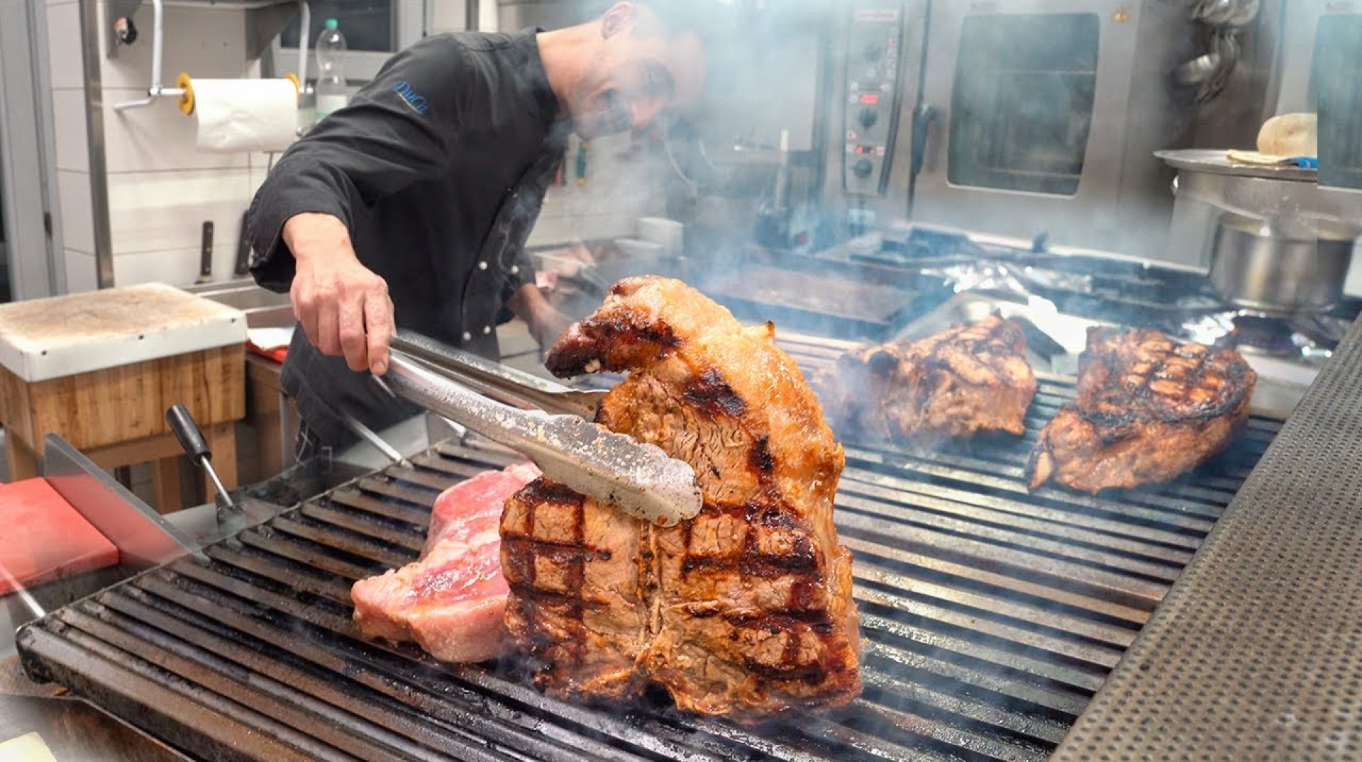 EXTREME Street food in Italy – HUGE FLORENTINE STEAK + Italian street food tour in Florence, Italy EXTREME Street food in Italy – HUGE FLORENTINE STEAK + Italian street food tour in Florence, Italy