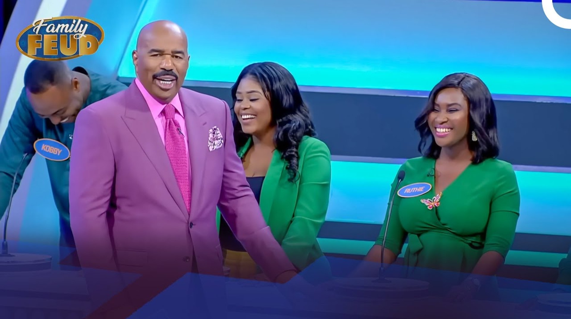 Steve mistakenly tries to set up a married woman, then faces her husband! | Family Feud Ghana Steve mistakenly tries to set up a married woman, then faces her husband! | Family Feud Ghana