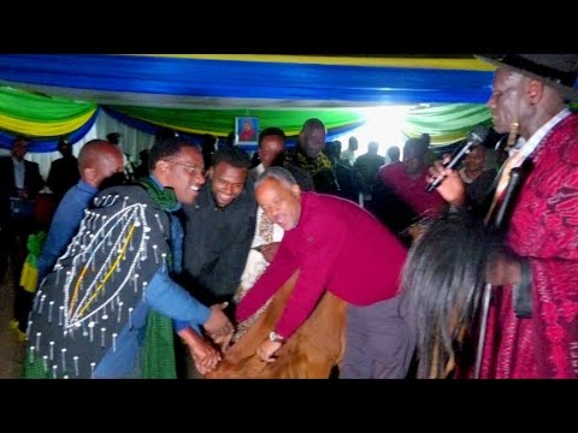 KIONGOZI WA KIMASAI MONDULI ATAMKA MANENO MAZITO KWA RC MAKONDA, WAMPATIA ZAWADI YA NG'OMBE KIONGOZI WA KIMASAI MONDULI ATAMKA MANENO MAZITO KWA RC MAKONDA, WAMPATIA ZAWADI YA NG'OMBE
