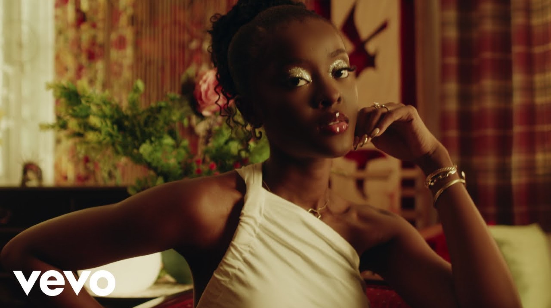 Oxlade – OLOLUFE (Official Video) ft. Sarkodie Oxlade – OLOLUFE (Official Video) ft. Sarkodie
