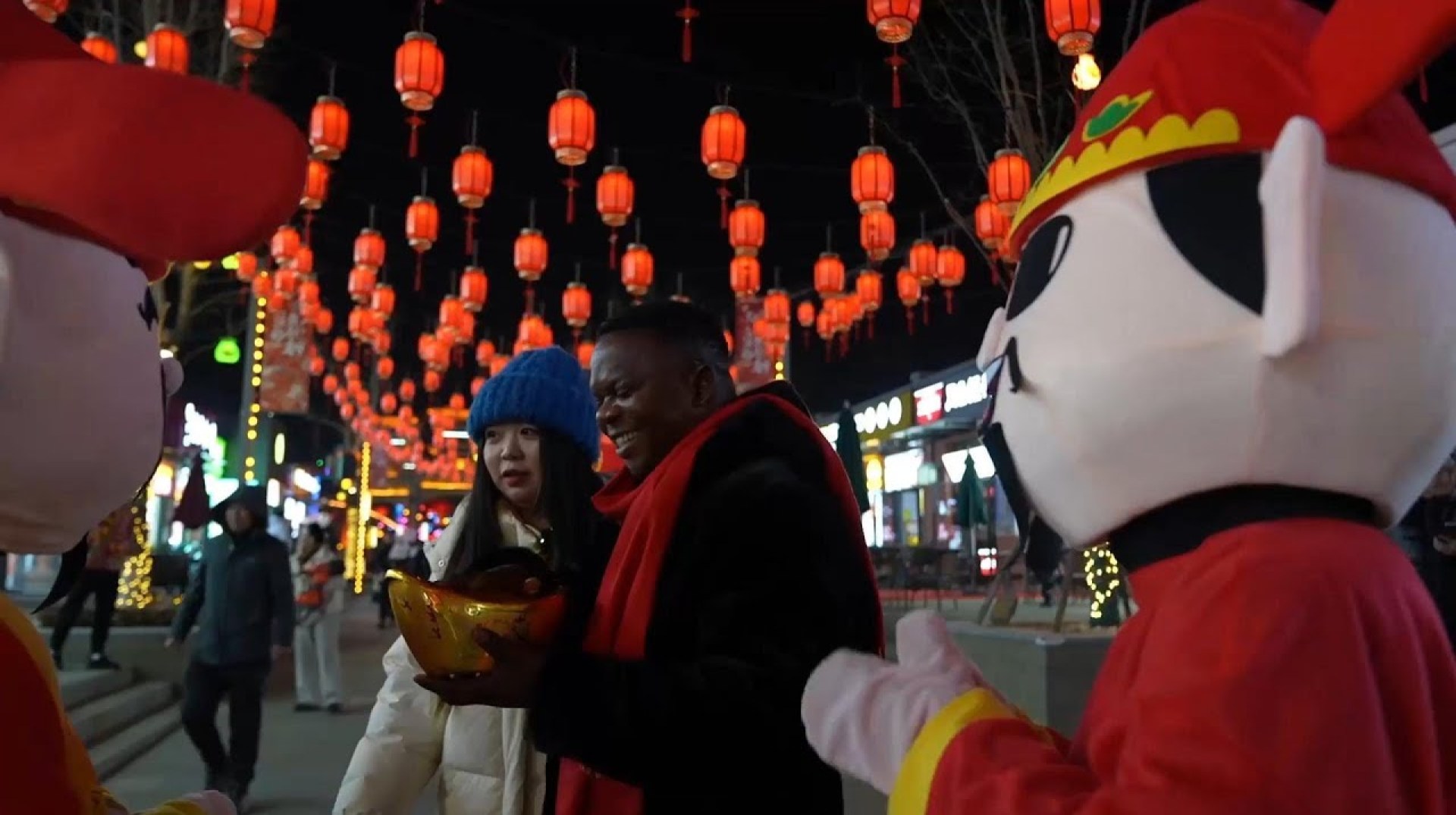GLOBALink | Nigerian teacher experiences Spring Festival culture in N China GLOBALink | Nigerian teacher experiences Spring Festival culture in N China