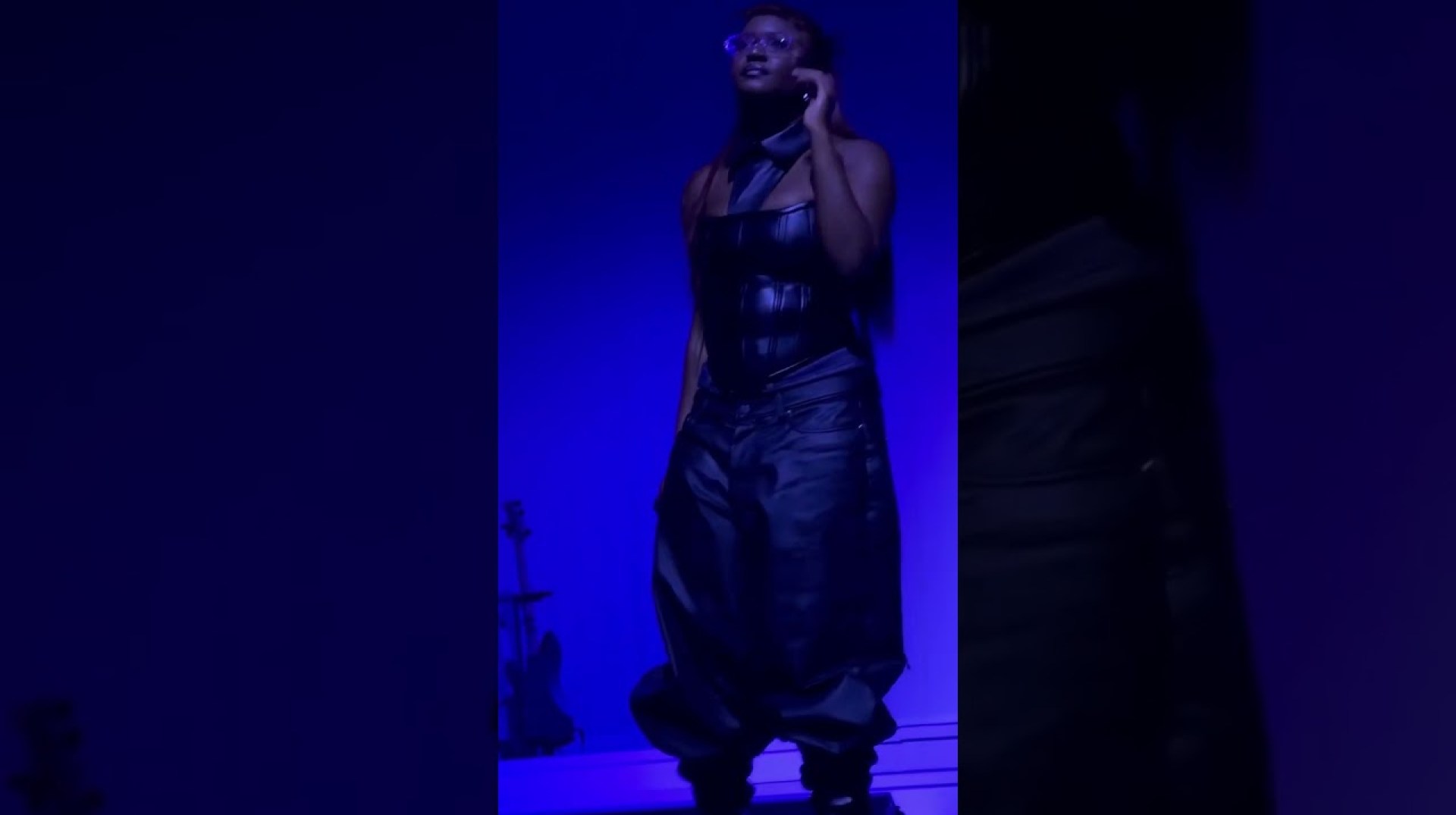A special moment from the Short n’ Sweet Tour #Amaarae #sabrinacarpentertour A special moment from the Short n’ Sweet Tour #Amaarae #sabrinacarpentertour