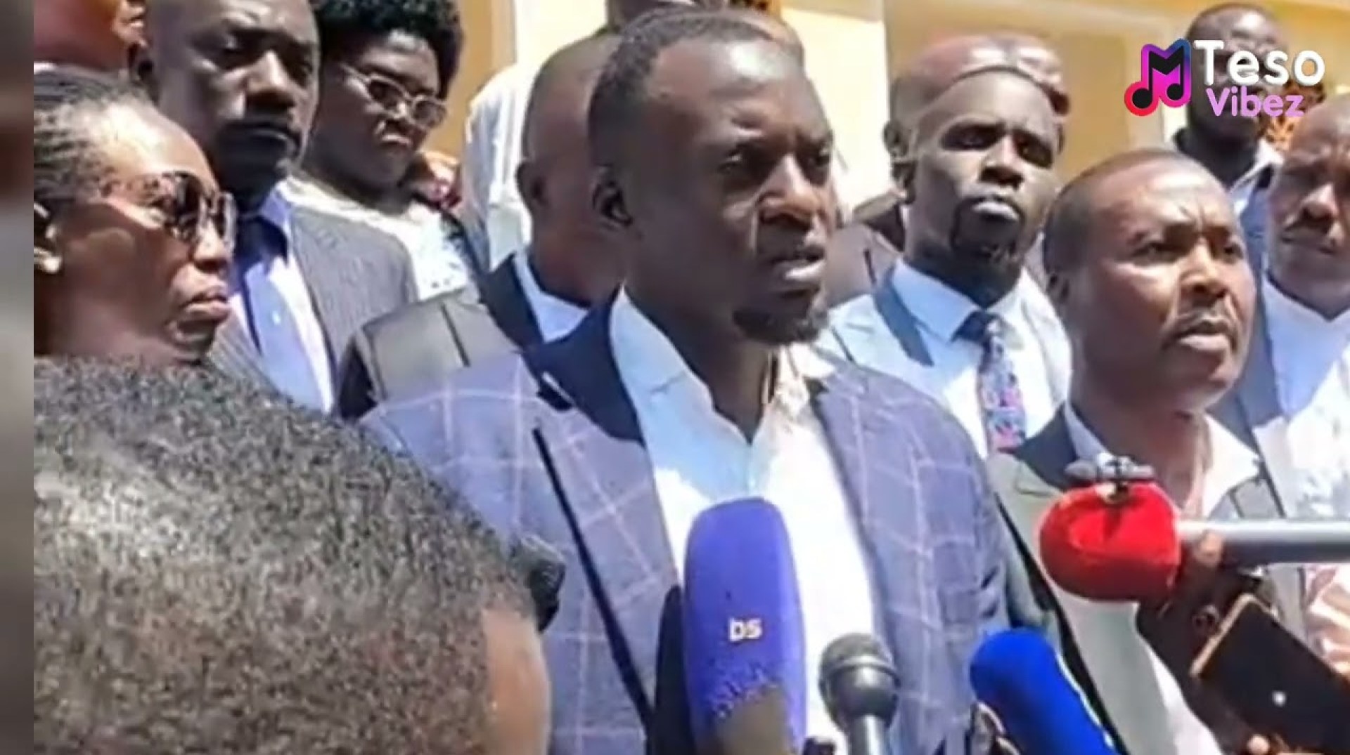 Dr Kizza Besigye's lawyer Eron Kiiza spits fire at Makindye Army Court Dr Kizza Besigye's lawyer Eron Kiiza spits fire at Makindye Army Court