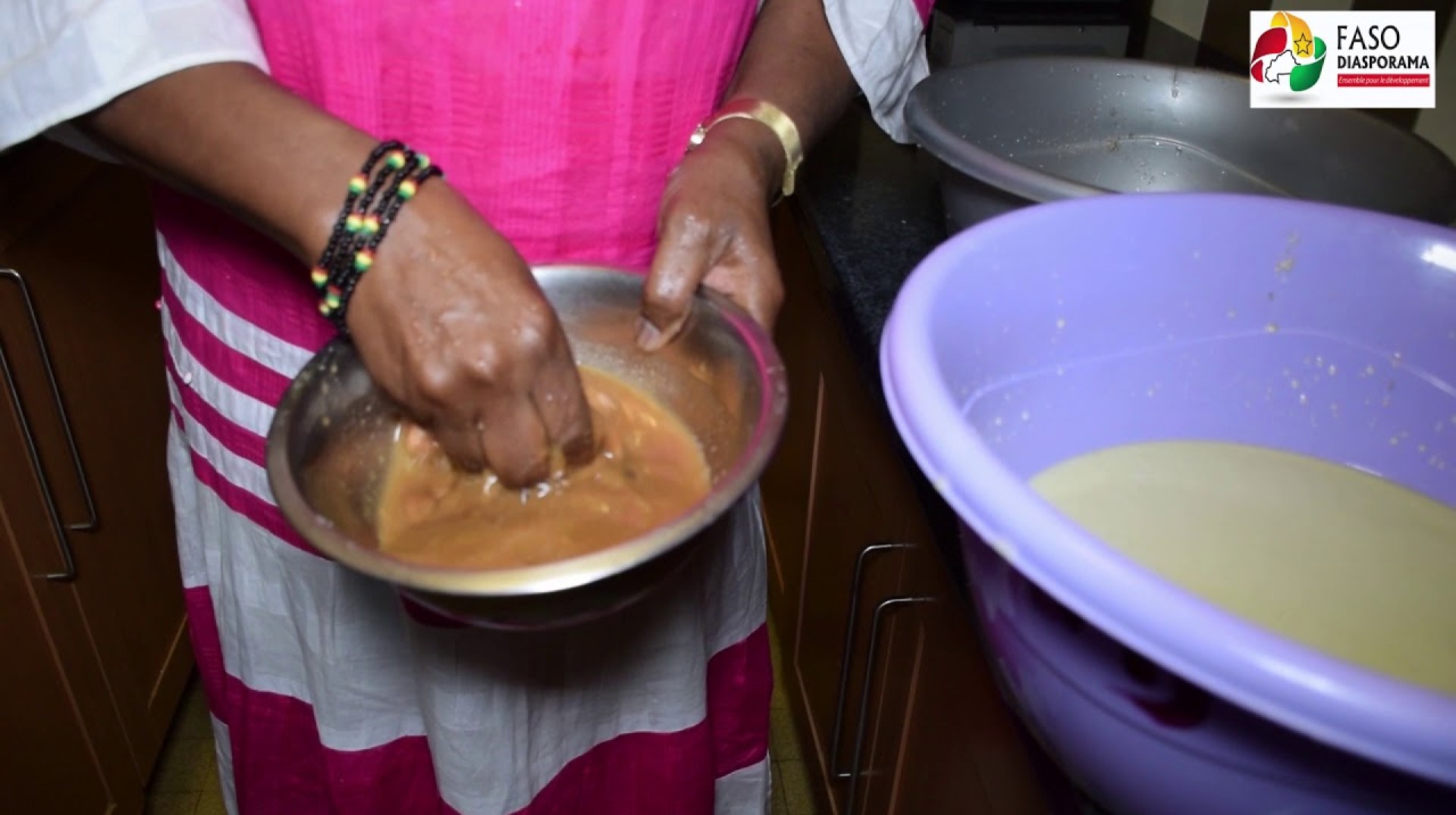 Cuisine Burkinabè & Cuissine d'Ailleurs Zoom Koom Boisson locale Cuisine Burkinabè & Cuissine d'Ailleurs Zoom Koom Boisson locale