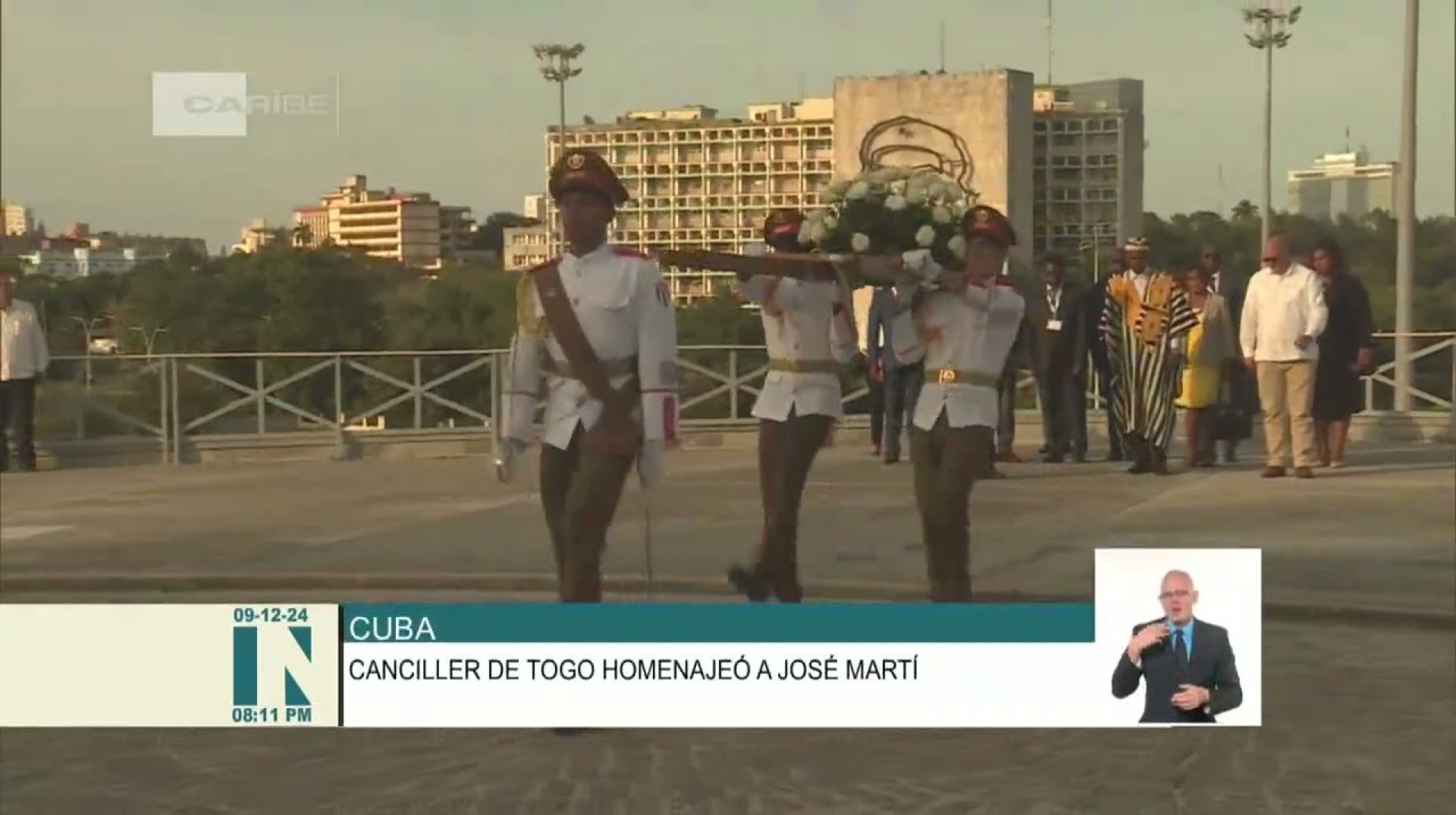 Canciller de Togo coloca ofrenda floral a José Martí Canciller de Togo coloca ofrenda floral a José Martí