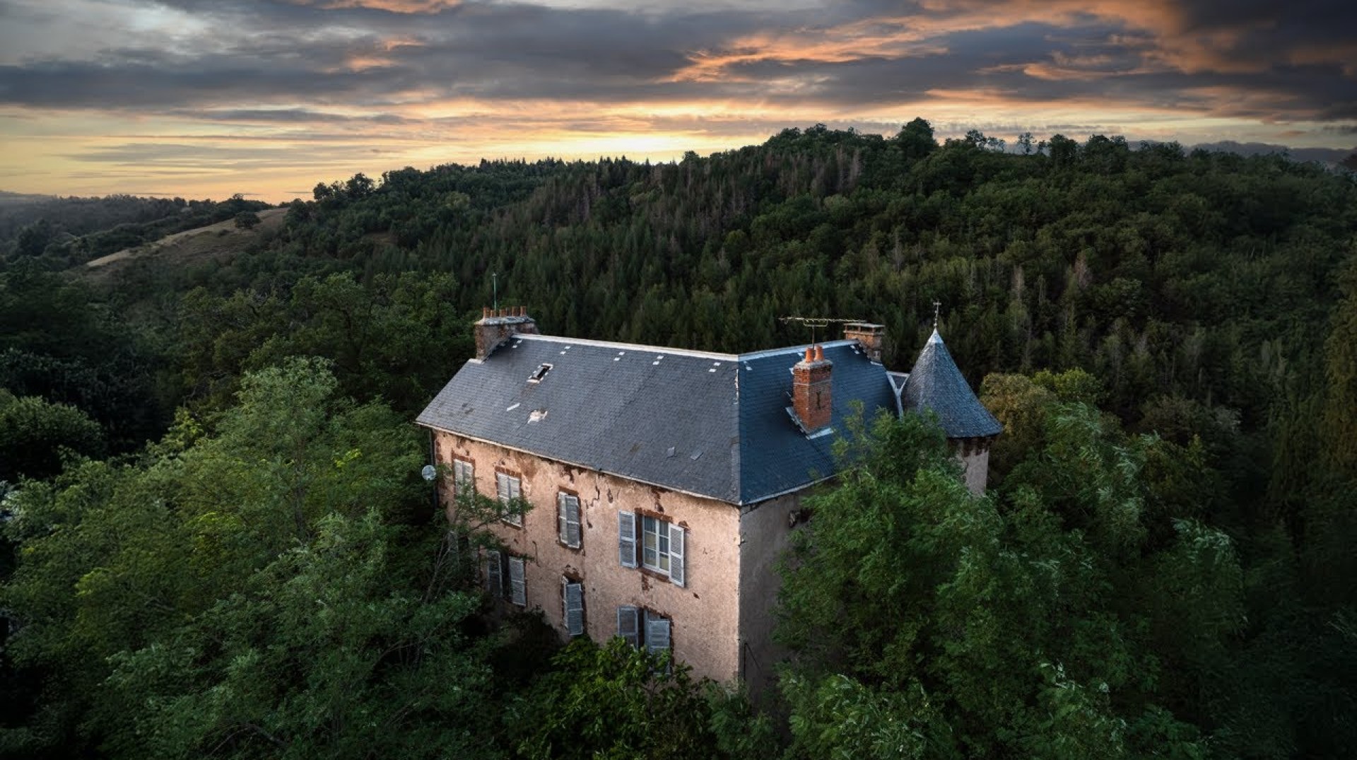 African Family's Abandoned CASTLE – Isolated in the French Hills! African Family's Abandoned CASTLE – Isolated in the French Hills!
