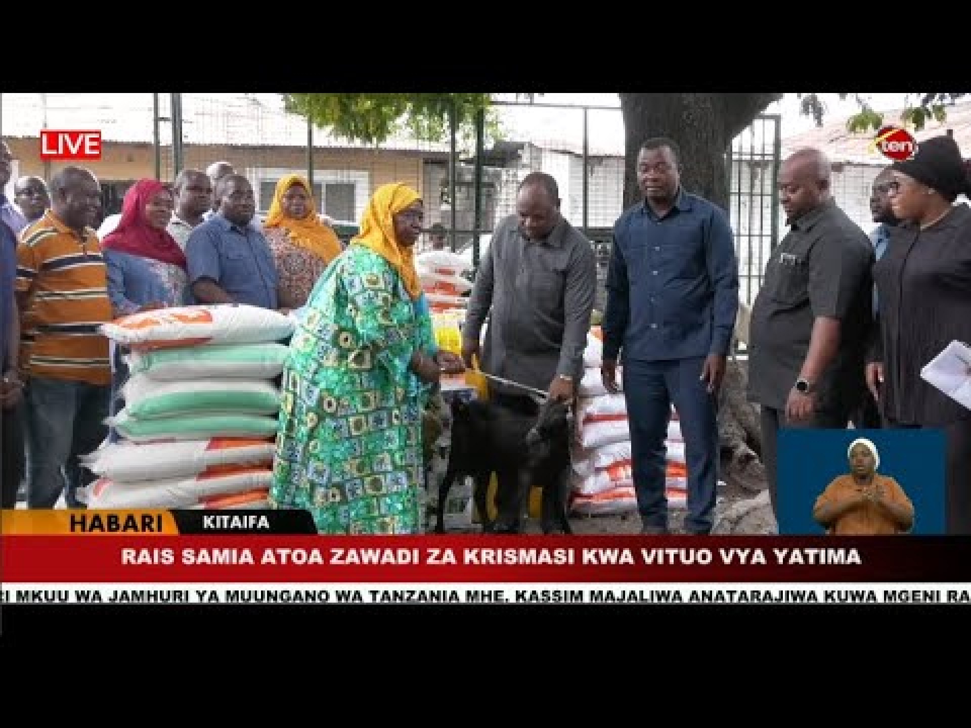 RAIS SAMIA AWAGUSA YATIMA..KUELEKEA SIKUKUU ZA KRISMASS NA MWAKA MPYA…. RAIS SAMIA AWAGUSA YATIMA..KUELEKEA SIKUKUU ZA KRISMASS NA MWAKA MPYA….