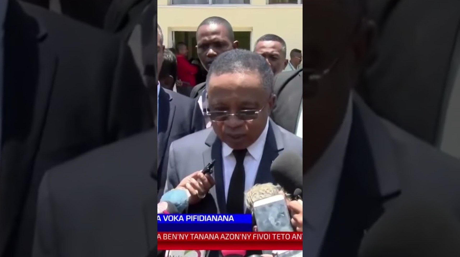 Nandà ny amin’ny fisian’ny miaramila nandatsa-bato nandritry ny fifidianana ny filohan’ny CENI Nandà ny amin’ny fisian’ny miaramila nandatsa-bato nandritry ny fifidianana ny filohan’ny CENI