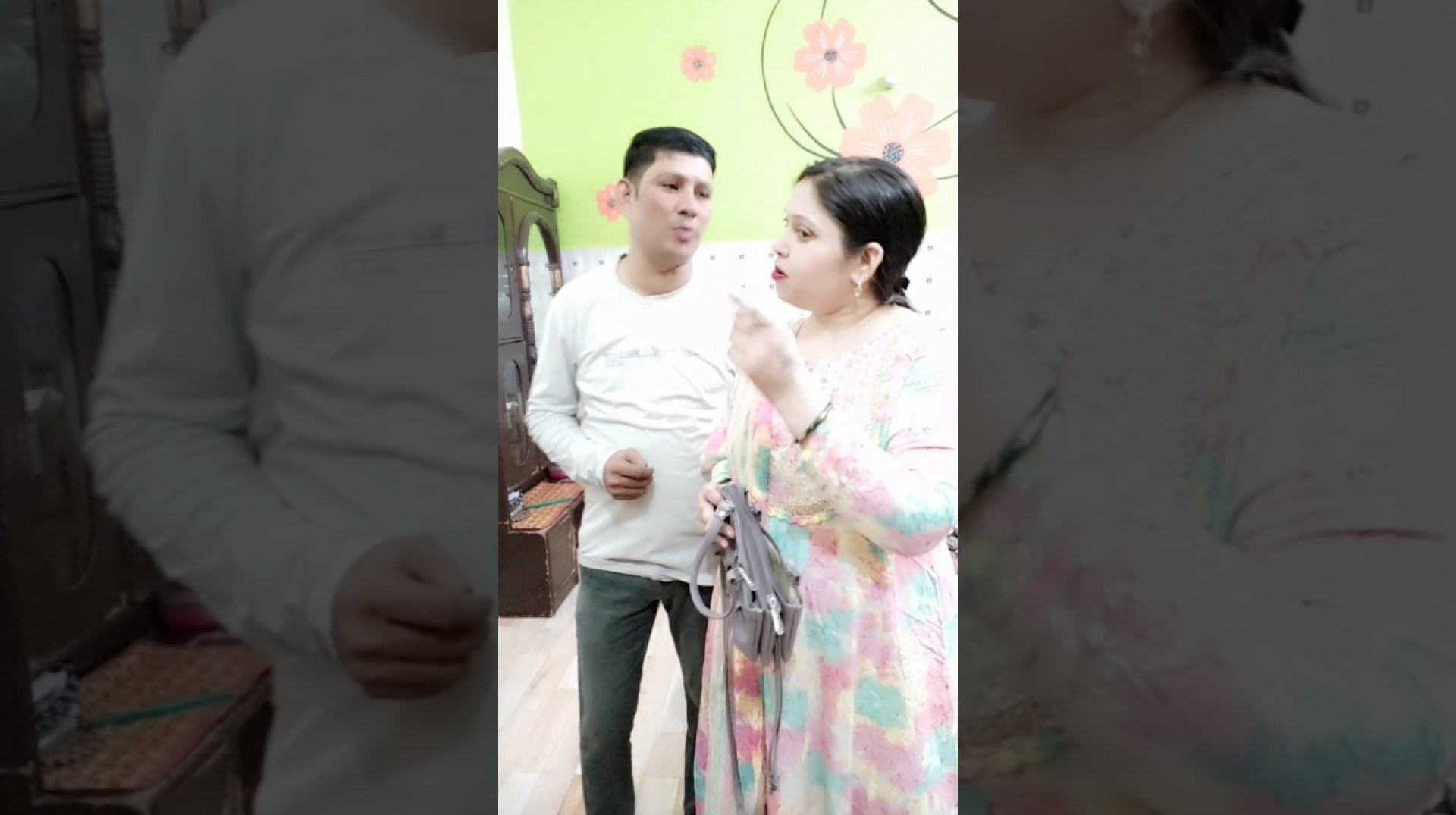Market ja rahi hun #comedy #explore #funny #viralvideo #trendingshort #rekha2vlog #husbanwifecomedy Market ja rahi hun #comedy #explore #funny #viralvideo #trendingshort #rekha2vlog #husbanwifecomedy