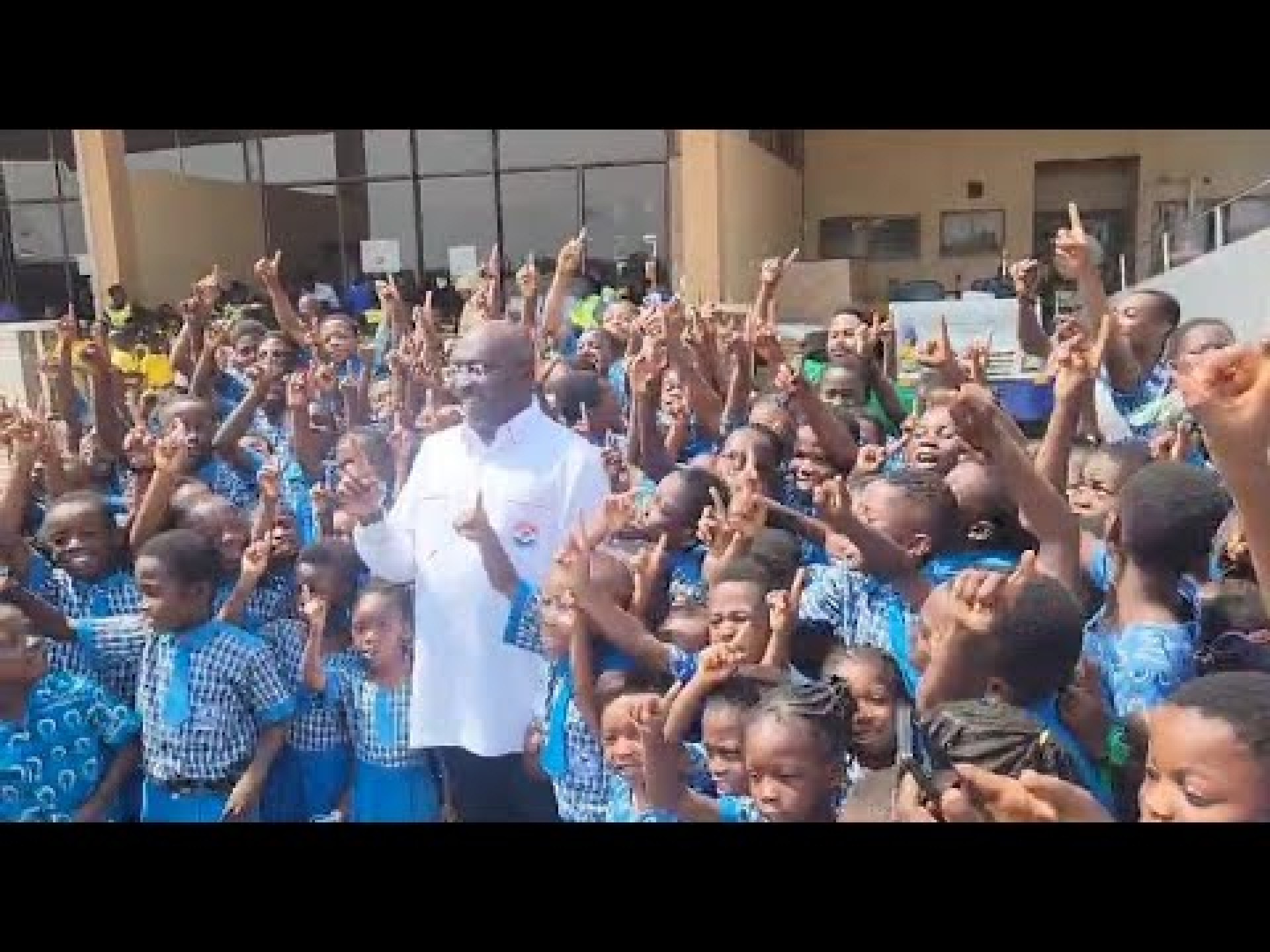 Watch as school children mob Bawumia at Prempeh I Airport Watch as school children mob Bawumia at Prempeh I Airport