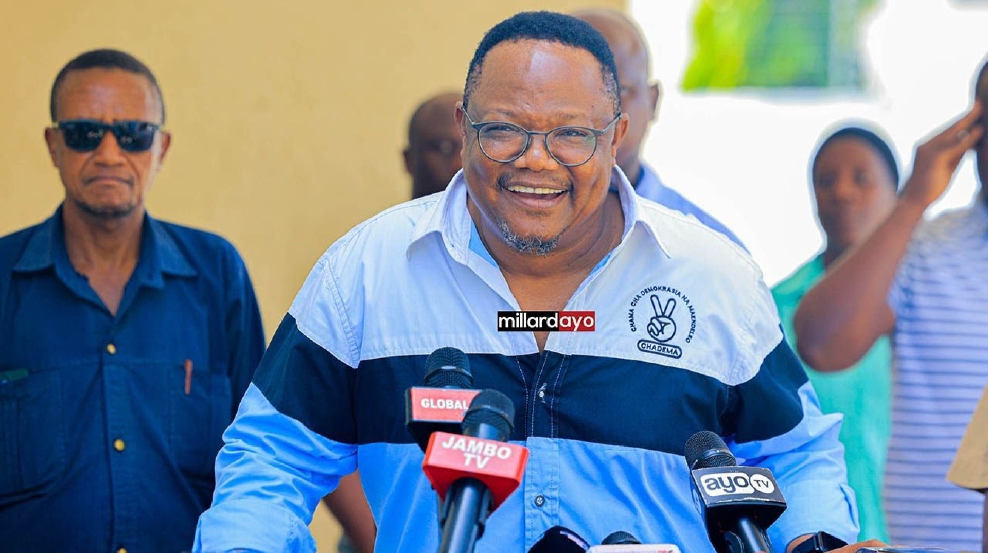 LISSU AFUNGUKA KUPIGIWA SIMU NA MTU MKUBWA “WANATAKA KUNITEKA, WAMSINGIZIE MBOWE” LISSU AFUNGUKA KUPIGIWA SIMU NA MTU MKUBWA “WANATAKA KUNITEKA, WAMSINGIZIE MBOWE”