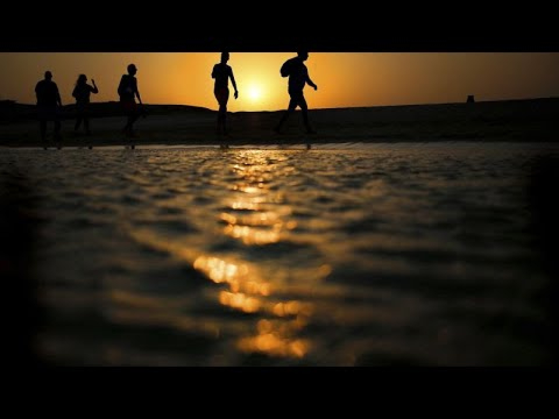 Tourist submarine sinks off Egypt's coast, leaving 6 dead and 9 injured Tourist submarine sinks off Egypt's coast, leaving 6 dead and 9 injured