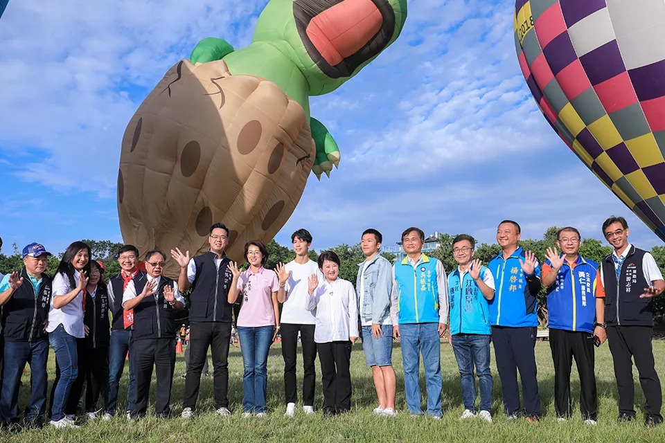 含金量最高的熱氣球在台中!盧市長攜手奧運雙金選手李洋、林郁婷解鎖石岡熱氣球初體驗,感謝讓世界看見台灣 含金量最高的熱氣球在台中!盧市長攜手奧運雙金選手李洋、林郁婷解鎖石岡熱氣球初體驗,感謝讓世界看見台灣