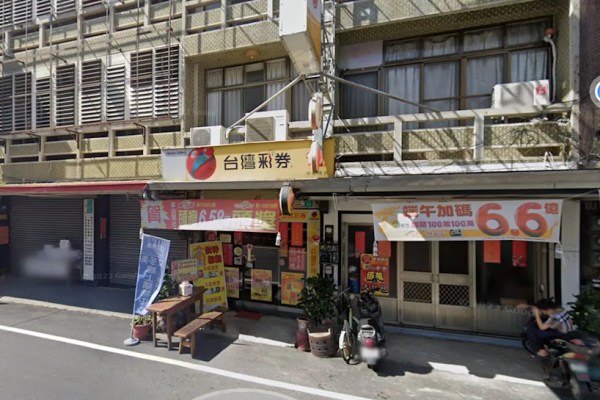 又中!六甲彩券行連續兩次開出6億頭獎,老闆感恩神明庇佑 又中!六甲彩券行連續兩次開出6億頭獎,老闆感恩神明庇佑