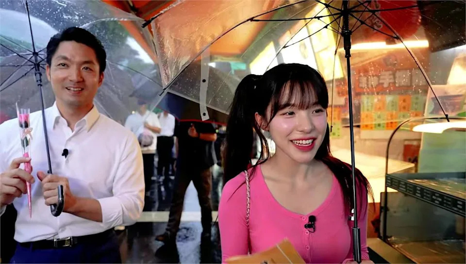 台北市長蔣萬安邀李多慧逛夜市引熱議!網友質疑「為何市長可以?」 台北市長蔣萬安邀李多慧逛夜市引熱議!網友質疑「為何市長可以?」