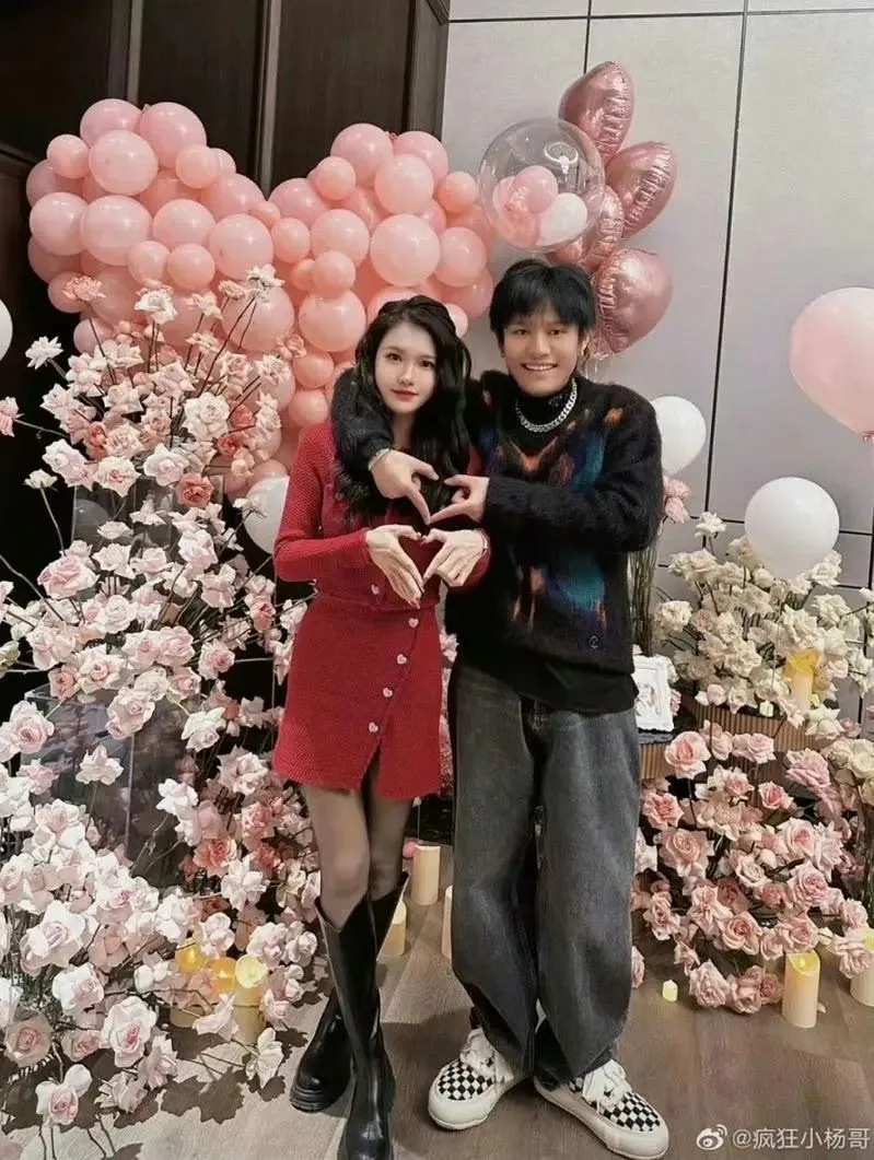 美女主播陪睡影片瘋傳,網路倫理與隱私權再受挑戰 美女主播陪睡影片瘋傳,網路倫理與隱私權再受挑戰