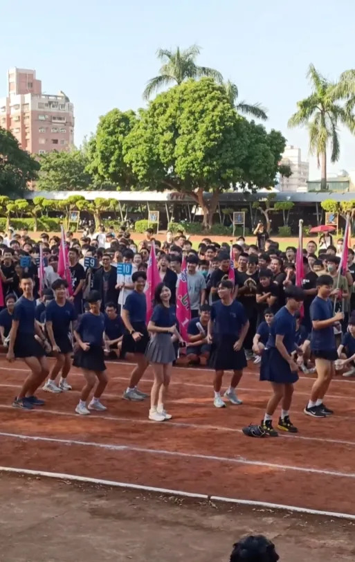 嘉中運動會的驚艷瞬間:美女老師長腿短裙展現舞蹈魅力 嘉中運動會的驚艷瞬間:美女老師長腿短裙展現舞蹈魅力