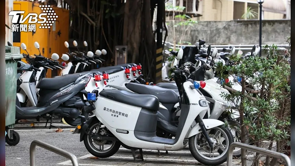 狼性行為再現!男警在社群媒體上公然性騷擾 警察形象引發熱議 狼性行為再現!男警在社群媒體上公然性騷擾 警察形象引發熱議