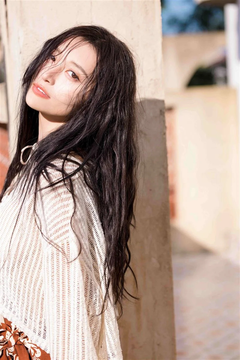 國民女友祈錦鈅赴中國拍攝寫真書,罩衫單穿展火辣身材! 國民女友祈錦鈅赴中國拍攝寫真書,罩衫單穿展火辣身材!