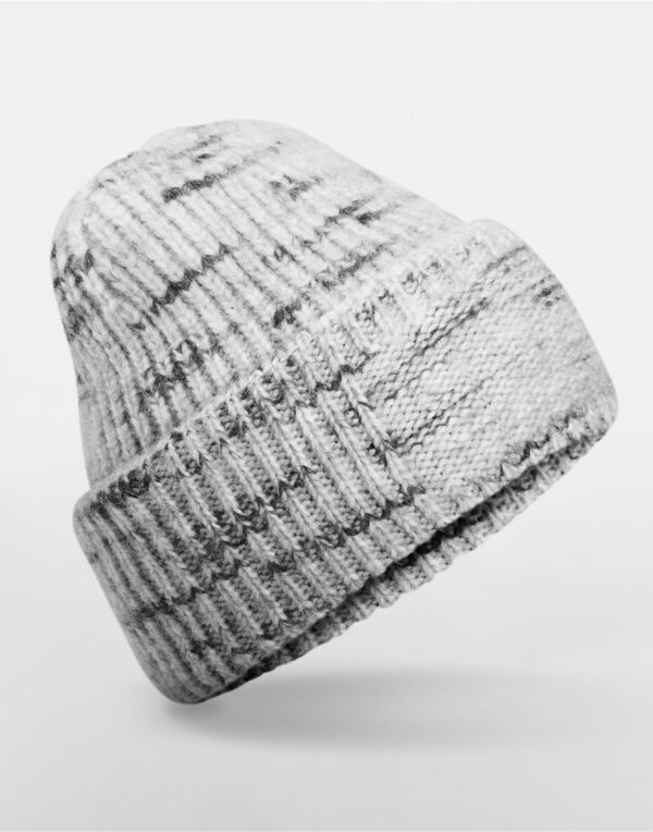 B330R Beechfield Chunky Knitted Patch Beanie Cloudy Haze B330R Beechfield Chunky Knitted Patch Beanie Cloudy Haze