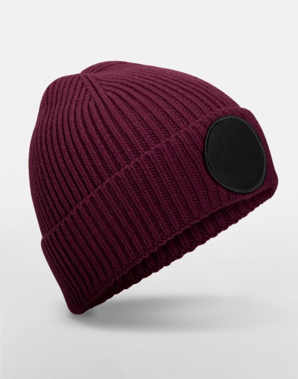 B332R Beechfield Circular Fashion Patch Beanie Burgundy/Black