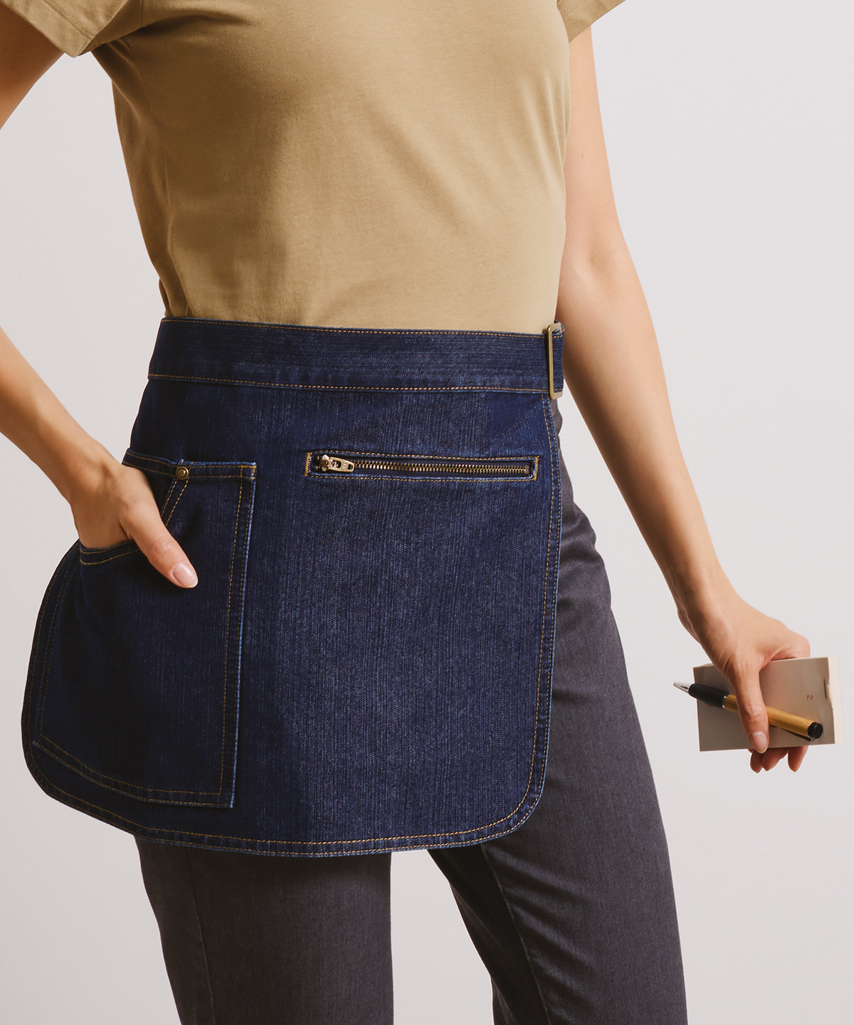 PR138 Metro utility hip apron Brown