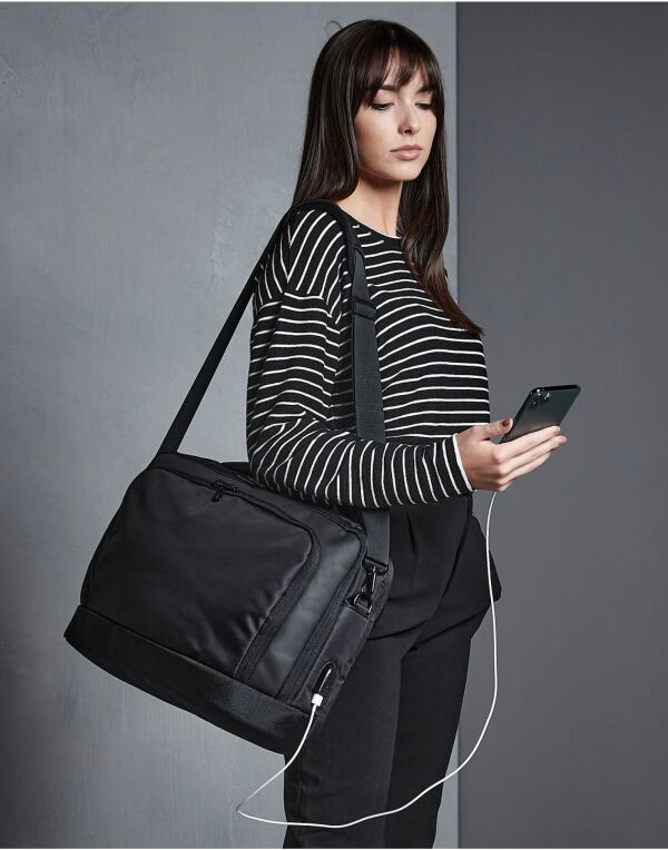 Black Pro-Tech Charge Messenger