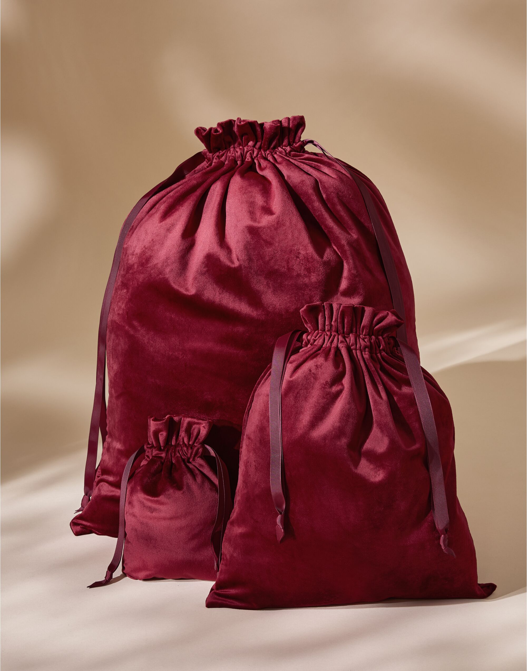 BG718 Velvet Gift Bag Ruby Red
