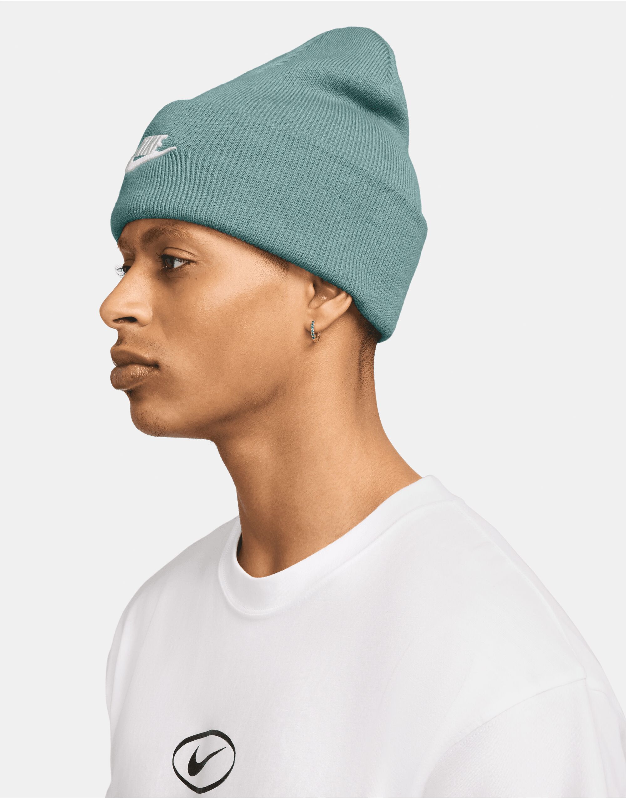 HF0186 Futura Peak Beanie Cannon/White