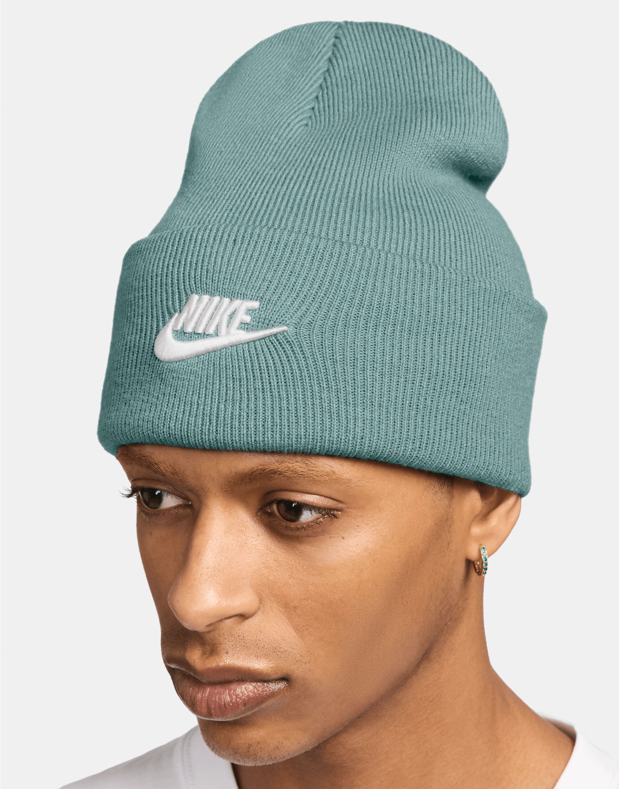 HF0186 Futura Peak Beanie Cannon/White