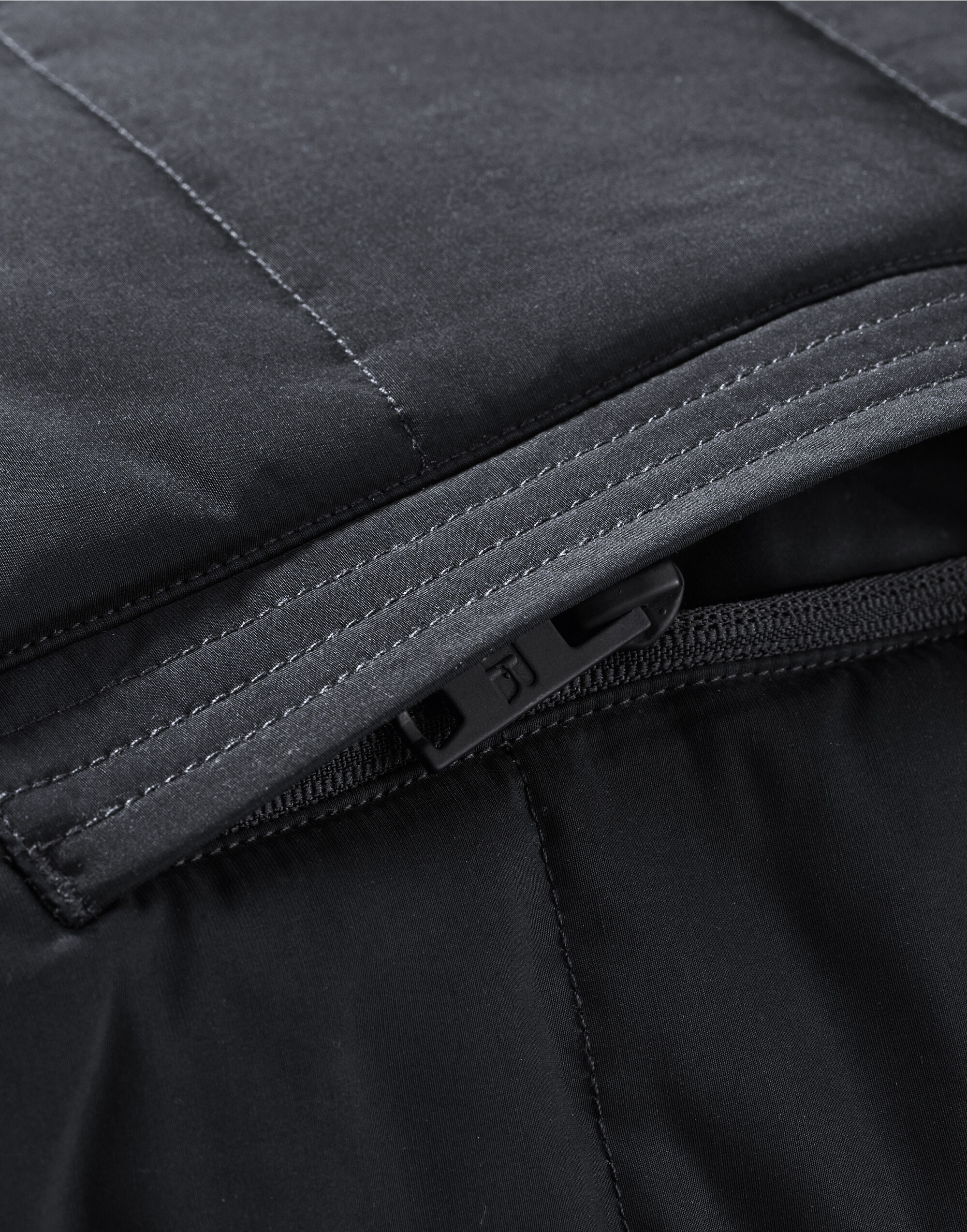 R430M Men’s Cross Jacket Black