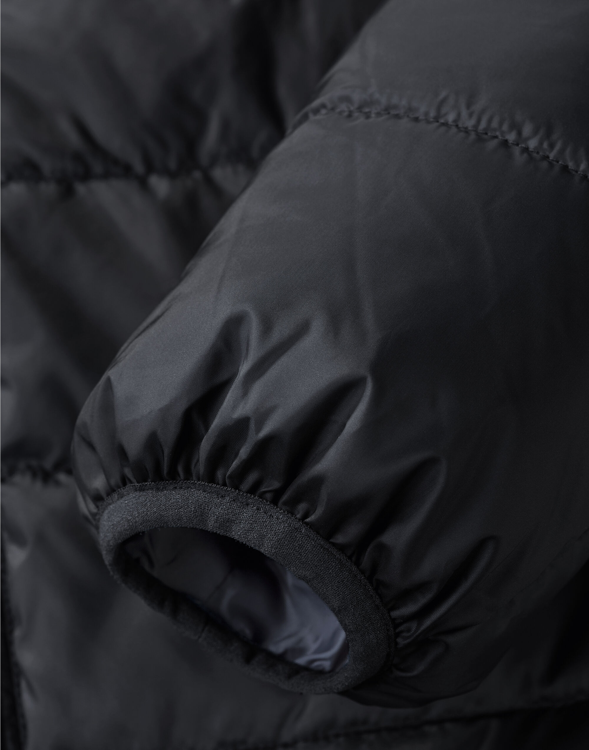 R440M Black Men’s Hooded Nano Jacket